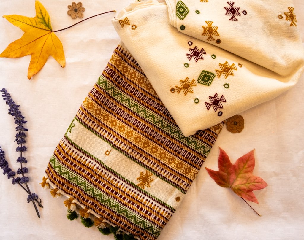 Handwoven Bhujodi Wool Shawl – Ivory with Multicolour Kutch Motifs & Borders