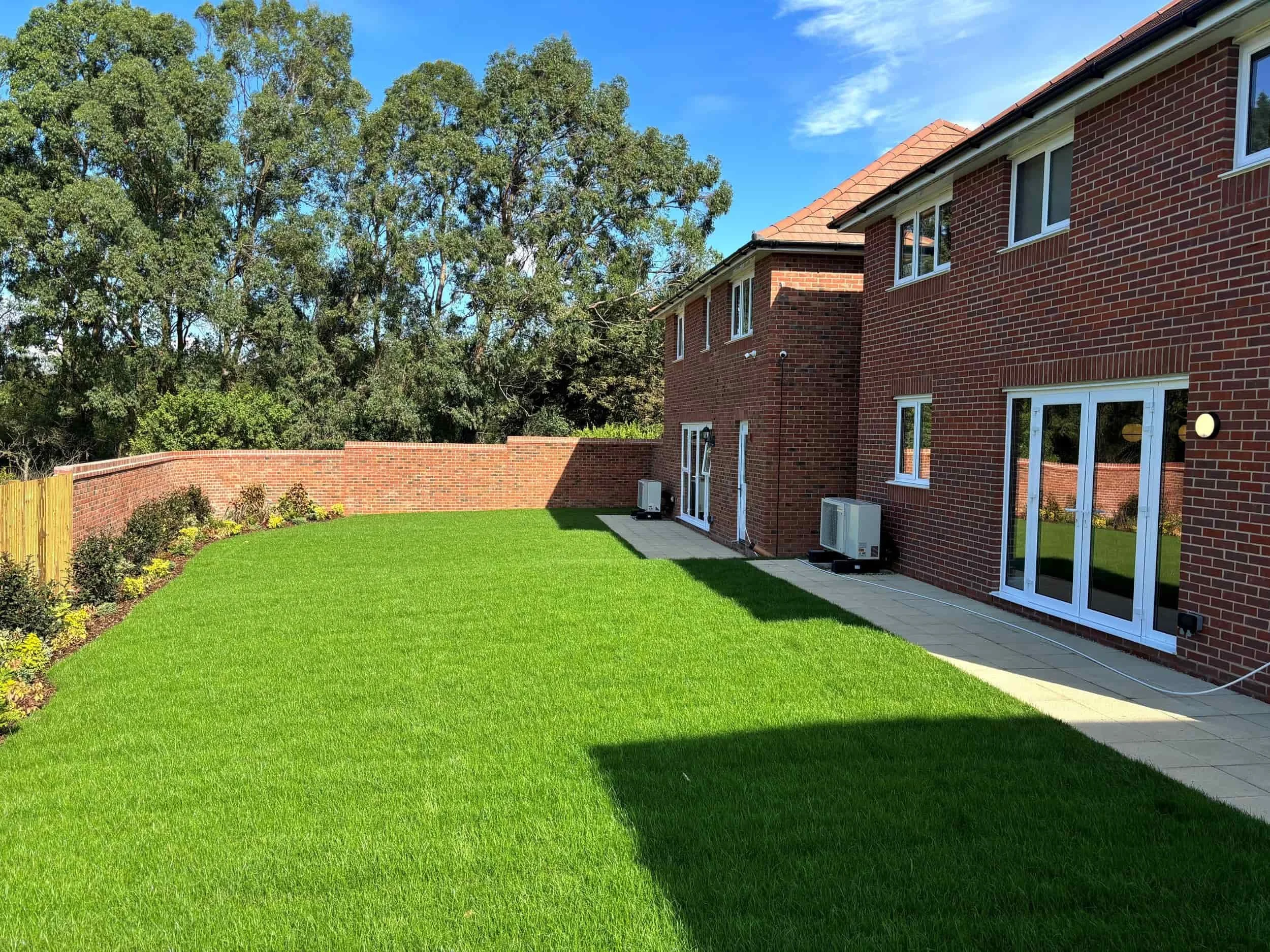 Redrow Homes, Harvest Rise -  Showhomes soft landscaping