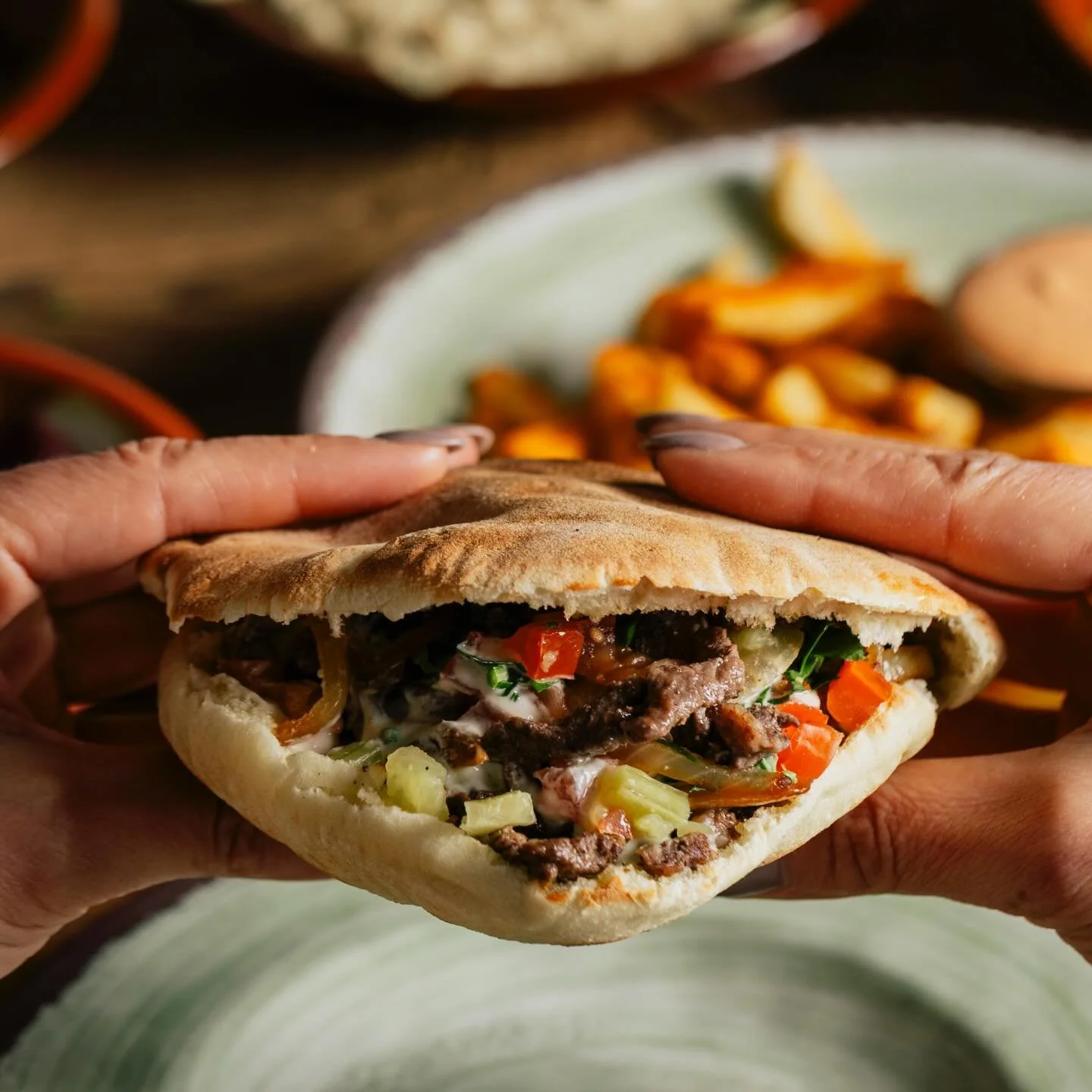 𝗣𝗜𝗧𝗔 𝗣𝗢𝗖𝗞𝗘𝗧𝗦. 𝗕𝗨𝗜𝗟𝗧 𝗧𝗢 𝗢𝗥𝗗𝗘𝗥. 🥙
Layered, balanced, and served warm 🔥
Stop by and enjoy. ✨

#foodgram #pita#fresh #mediterranean #foodies