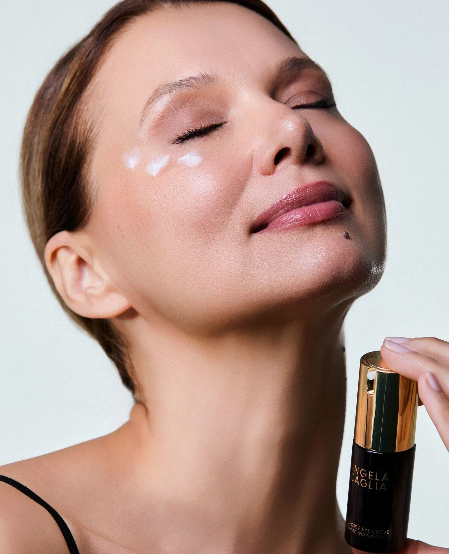 Powered by billions of Human-Derived Stem Cells (HDSC&trade;), @angelacagliaskincare&rsquo;s Cellular Collection restores and repairs skin, transforming tired and damaged skin into a youthful radiant glow. The Cellular Collection&rsquo;s Cell Fort&ea