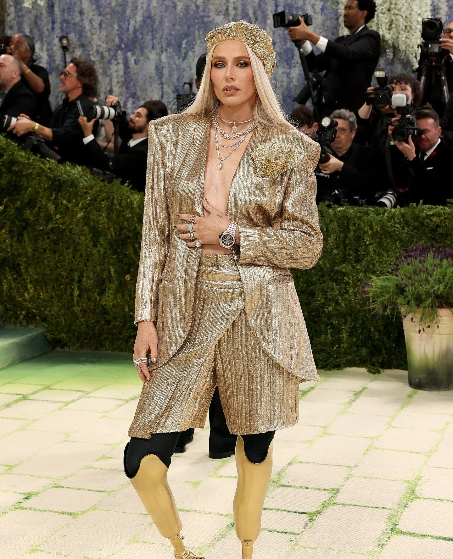 @Hublot dresses Lauren Wasser, Luke Evans, Joe Alwyn, &amp; Justin Jefferson for the 2026 Met Gala.⁠
⁠
Lauren Wasser wears the Hublot Big Bang Integrated King Gold Pave 42mm⁠
⁠
Luke Evans wears the Hublot Big Bang Unico High Jewelry 44mm⁠
⁠
Joe Alwyn