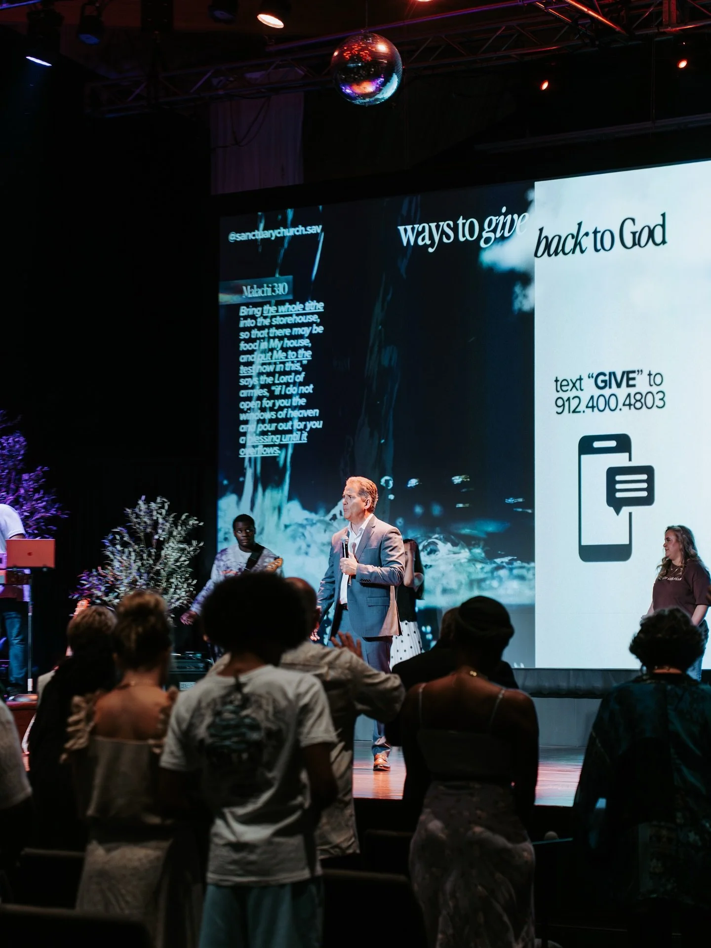 AN AMAZING SUNDAY MORNING! So glad to see everyone in the building! HOPE TO SEE YOU ALL FOR MIDWEEK!