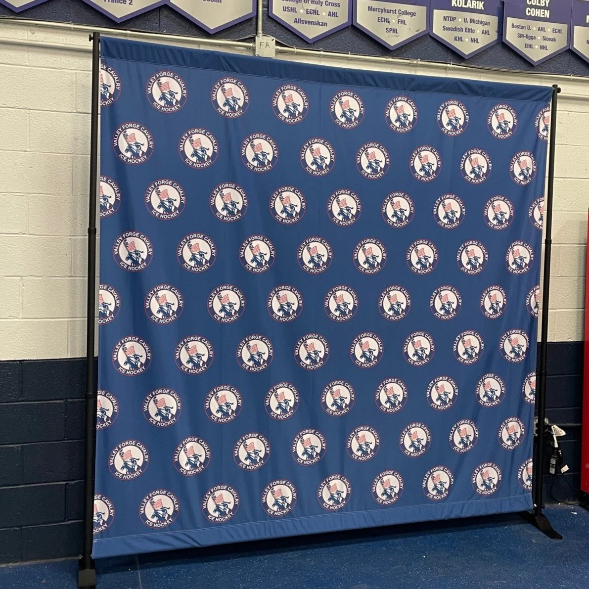 Now at Oaks Center Ice! Enlisted 14U Cavalry and future Cavalry members should swing by Rink 2 to pose by our new step and repeat banner!
