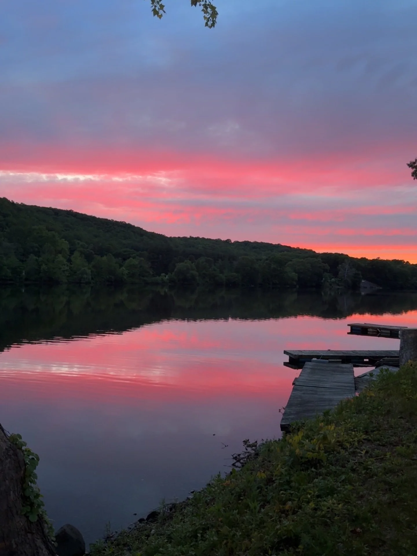 Dock sunsets > 

Waterfront restaurants in Connecticut, CT date night spots, happy hour specials near me, best lobster roll in the area, Riverview dining, takeout ideas, frozen mudslide, Seymour CT night life, dockside dining, summer vibes, outdoo