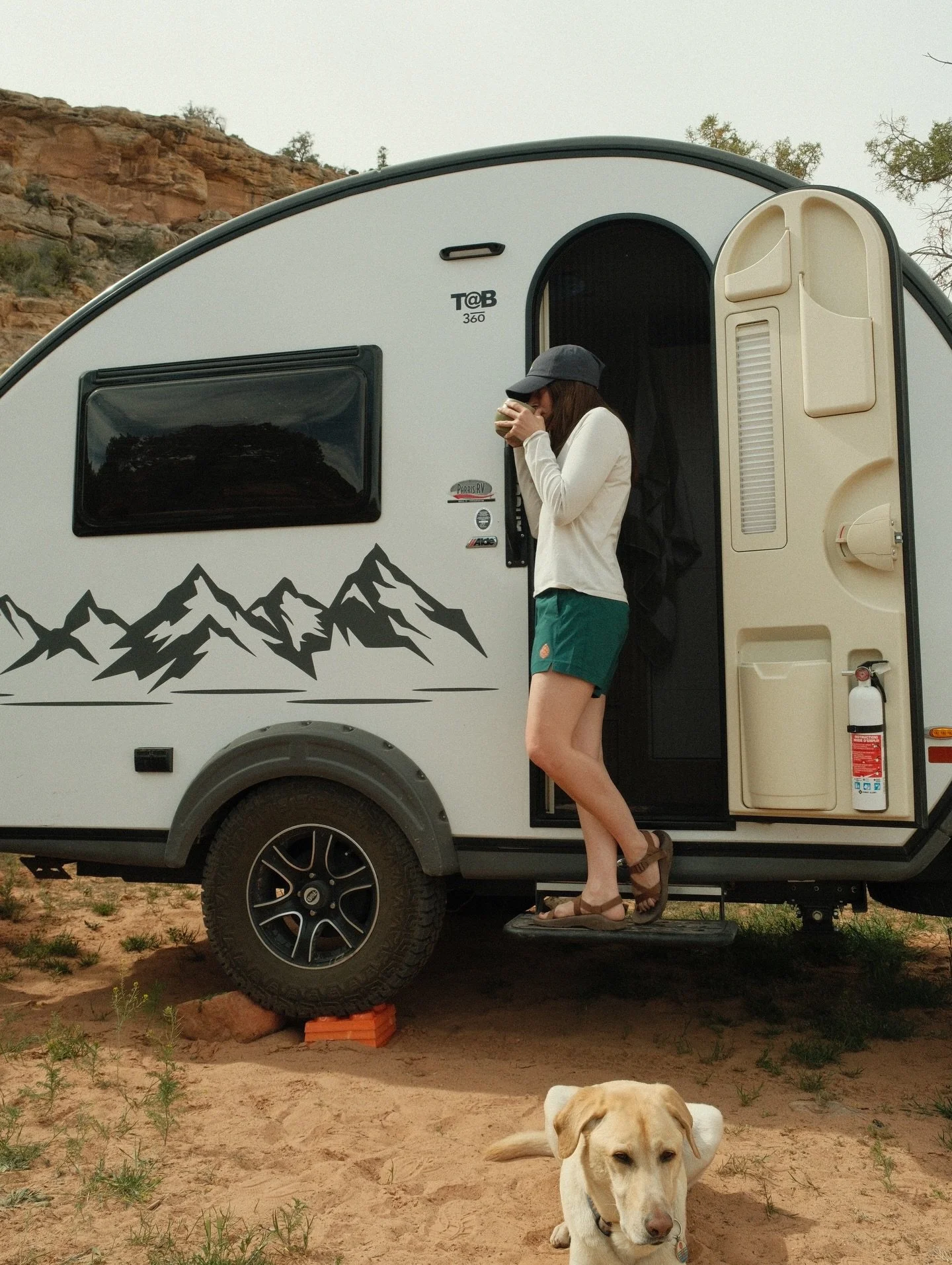 It&rsquo;s not Spring camping season without a prime spot, fresh brewed coffee, and a @stio sale 🏜️

SARAHT15 Gets you $$ off on the Stio site!

#stio #lettheoutsidein #mountainwear #outdoorgear