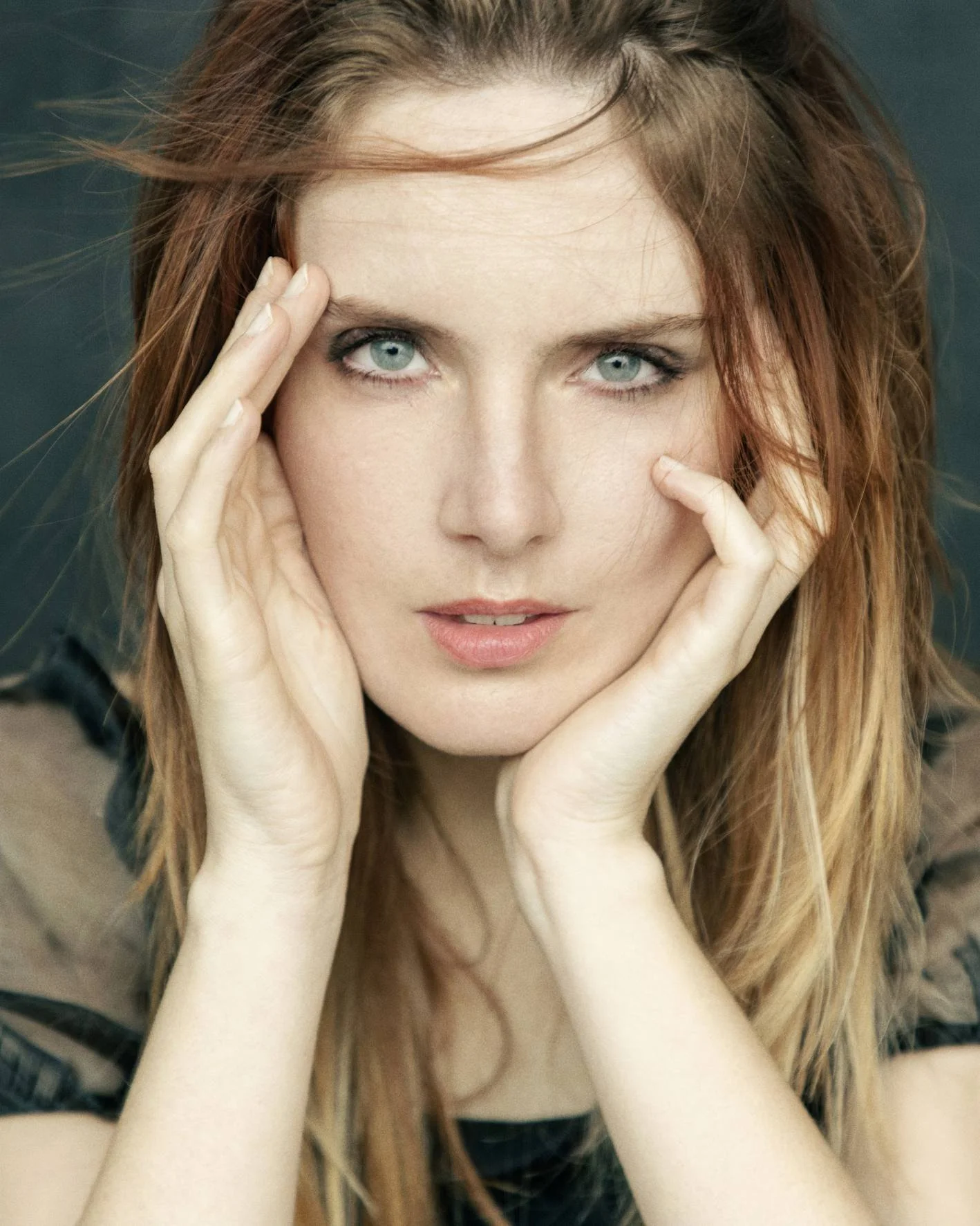 Ritratto fotografico premium donna realizzato nello studio Valeria Lobbia ad Asiago