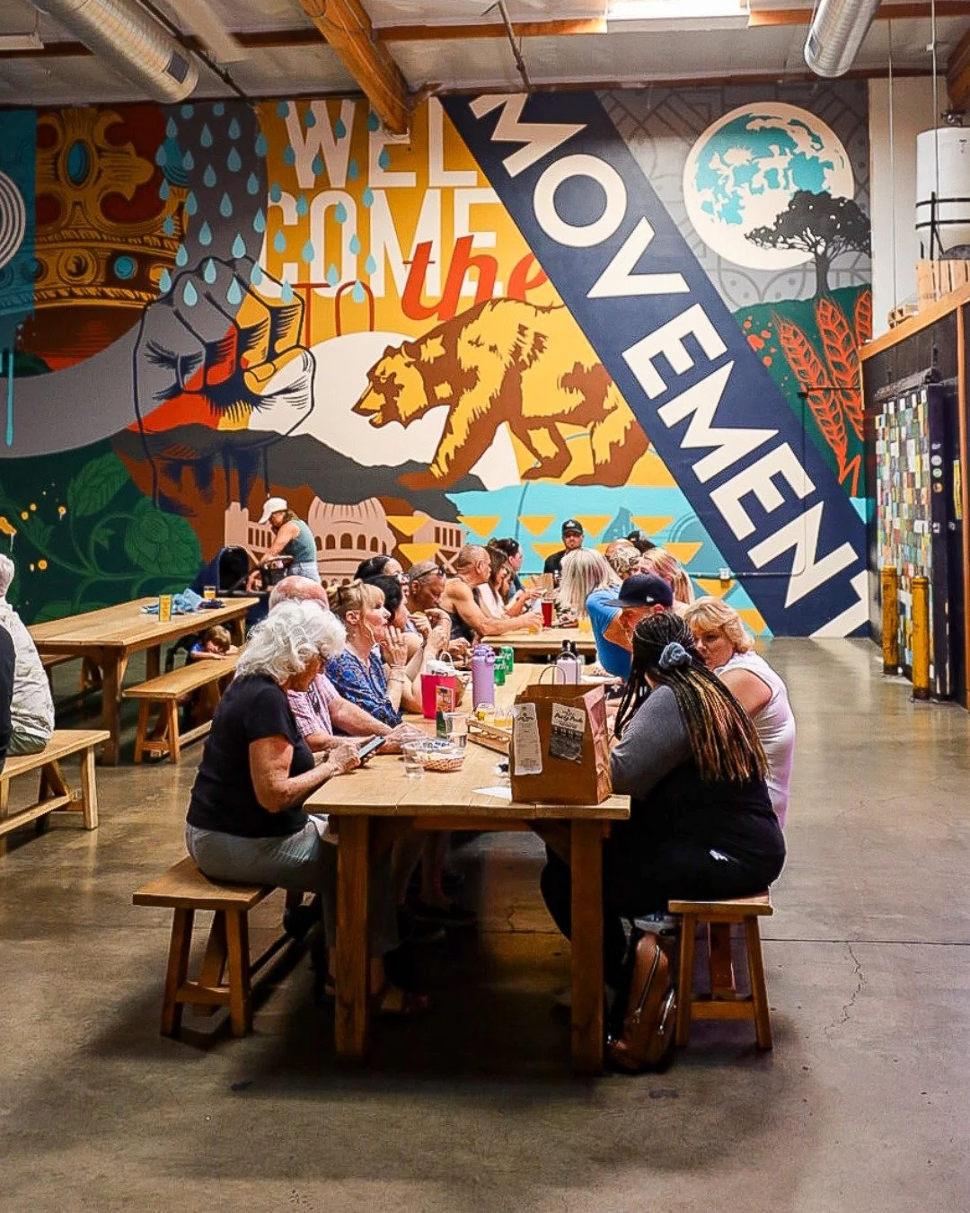 Round up your smartest (or most confident) friends and head to one of our Barrel District spots for trivia, live music, and good times.

🍺THIS WEEK🍺 
11/18 - Line &amp; Swing Dancing at @movementbrewing
11/19 - Trivia at @fortrockbrews and @logoffb