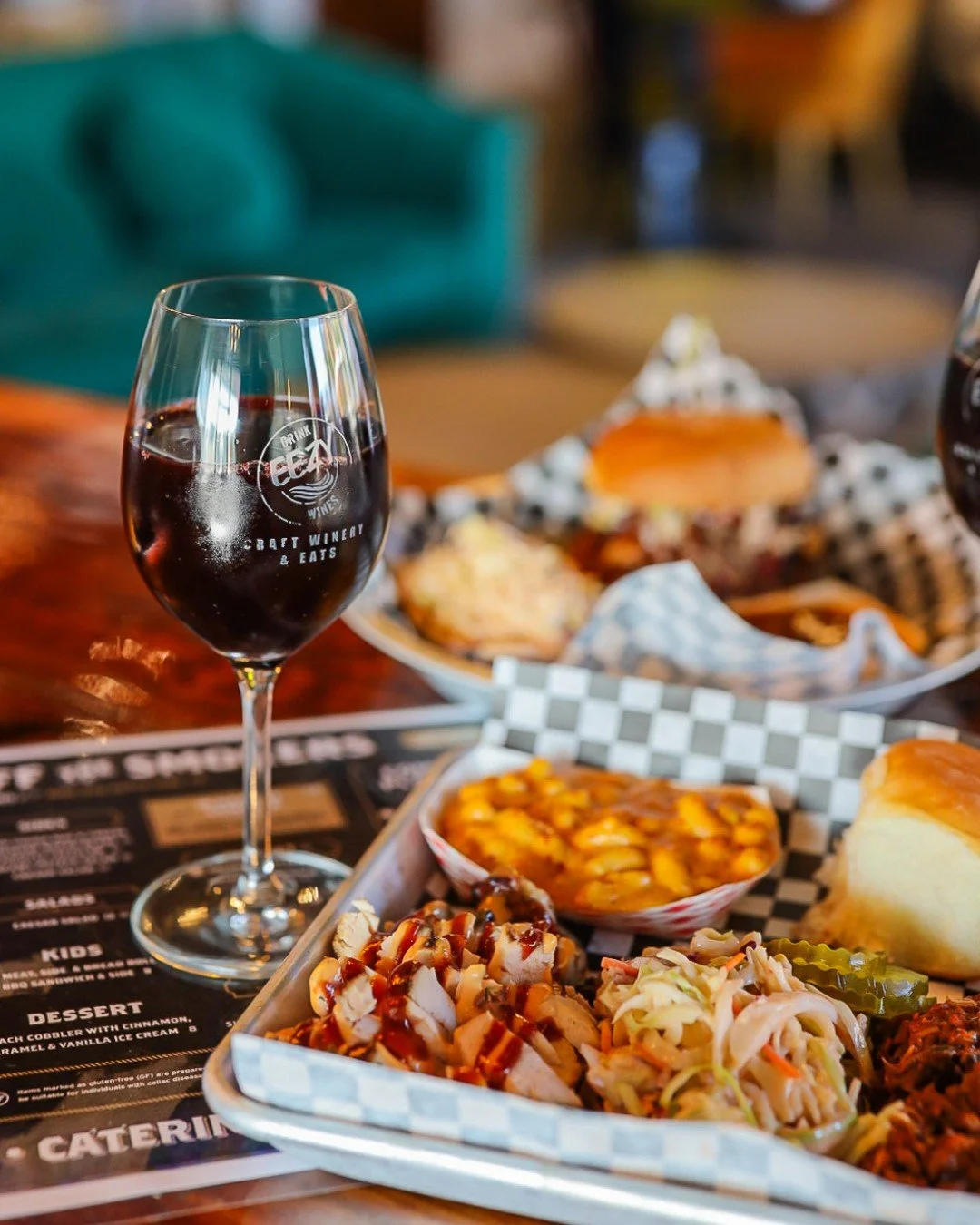 Wine + BBQ? Say less! Did you know that you can find locally-manufactured #DrinkEEZY Wines on tap at @thehangryherd?

#BarrelDistrict #Manufacturing #LocalWine