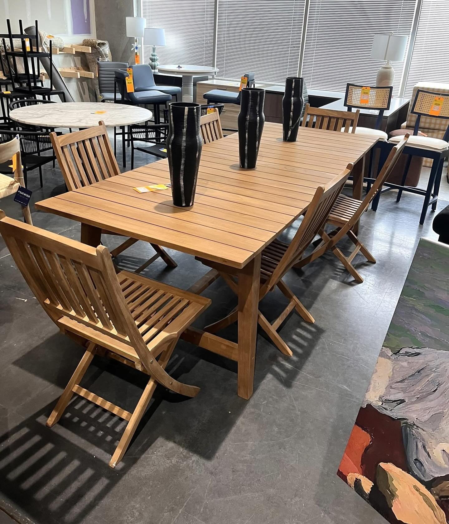🚛HUGE SAVINGS on Indoor &amp; Outdoor Decor. Model  Home Clearance Center open ONE DAY each week - Every Friday 10AM-4PM!
👉Tag a friend to bring on your Friday treasure hunt!
Don&rsquo;t miss this chance to score Name-Brand Furniture and Home Decor