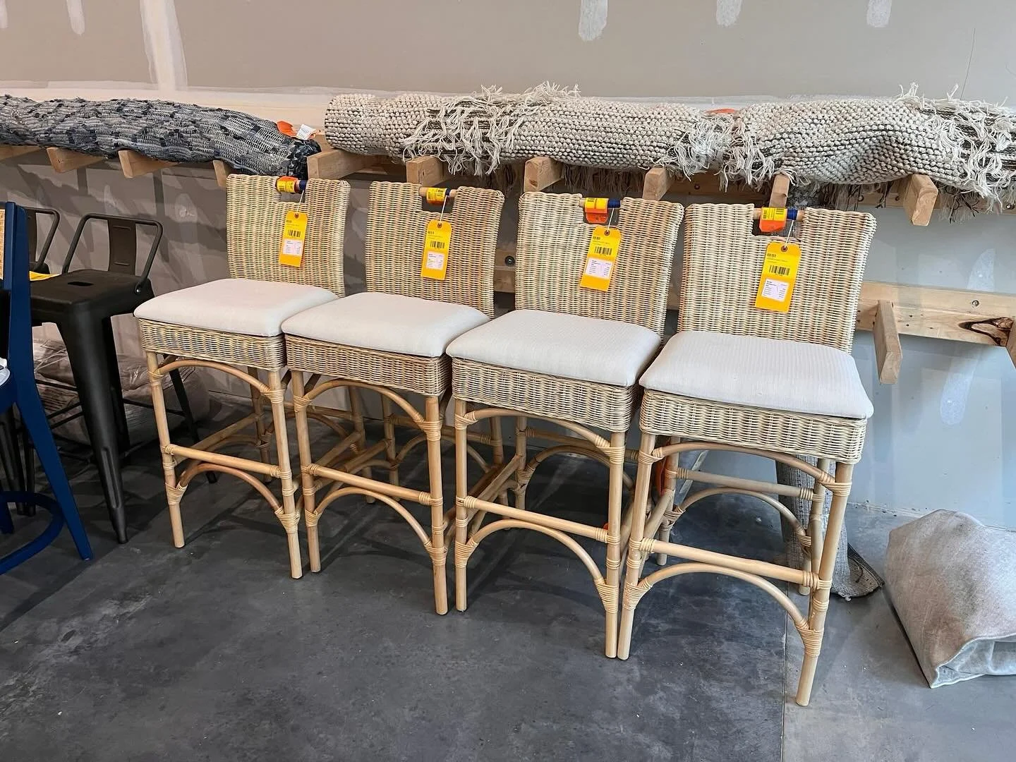 🏠Model  Home Clearance Center- OPEN FRIDAYS ONLY🕑
Looking for Luxury Home Decor at unbeatable prices? Don&rsquo;t miss your chance to shop exclusive, high-end pieces at wholesale prices or less!
🛋Famous Name Brand
💰Prices START at Wholesale &amp;