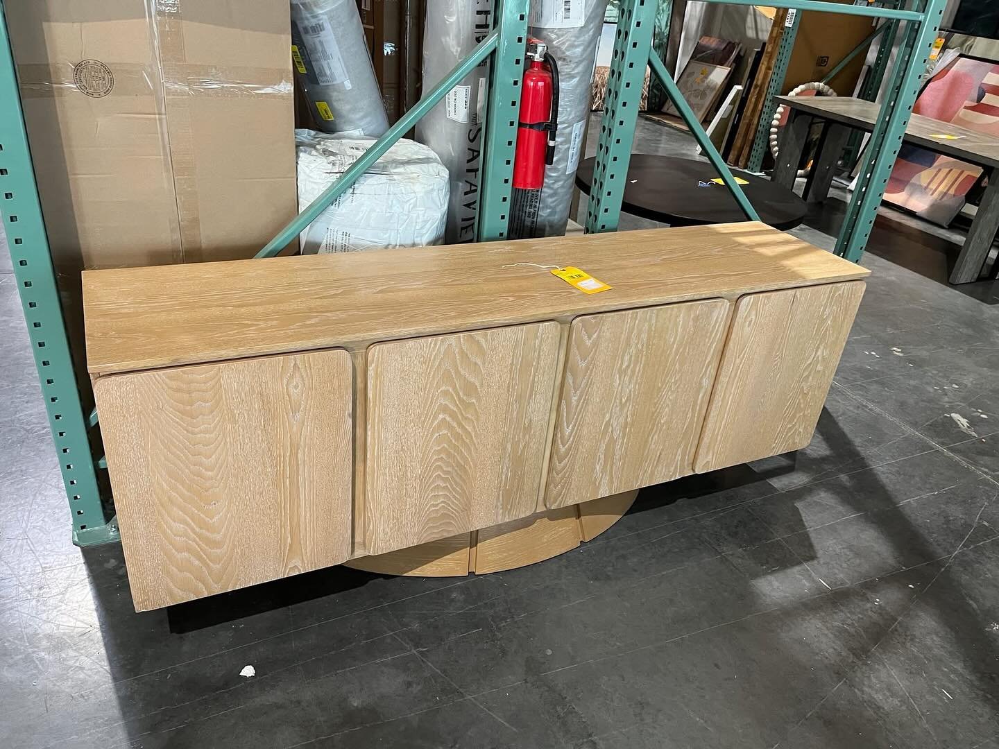 🪑Luxury Home Decor at Wholesale Prices or LESS!🛋
Every Friday only at Model  Home Clearance Center
📍4754 Arcadia Dr, Suite 110, Frederick, MD
Shop exclusive, high-end pieces at wholesale prices or even less!
❤️Famous Name Brands You Love
💰Prices 