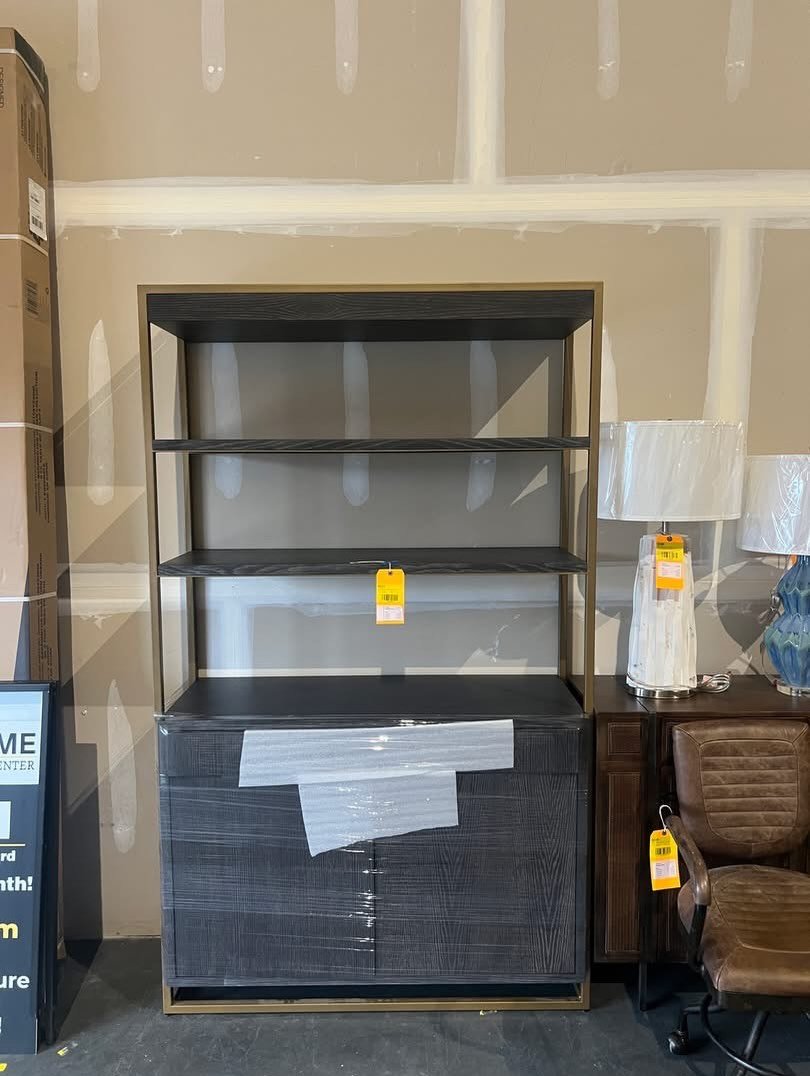 ⭐️We are open this Friday, February 20th⭐️
Model Home Clearance Center is stocked &amp; ready to help you refresh your home! 
Come see the new treasures waiting for you. 
They arrive regularly but they don&rsquo;t last long. 
📍4754 Arcadia Dr, Suite