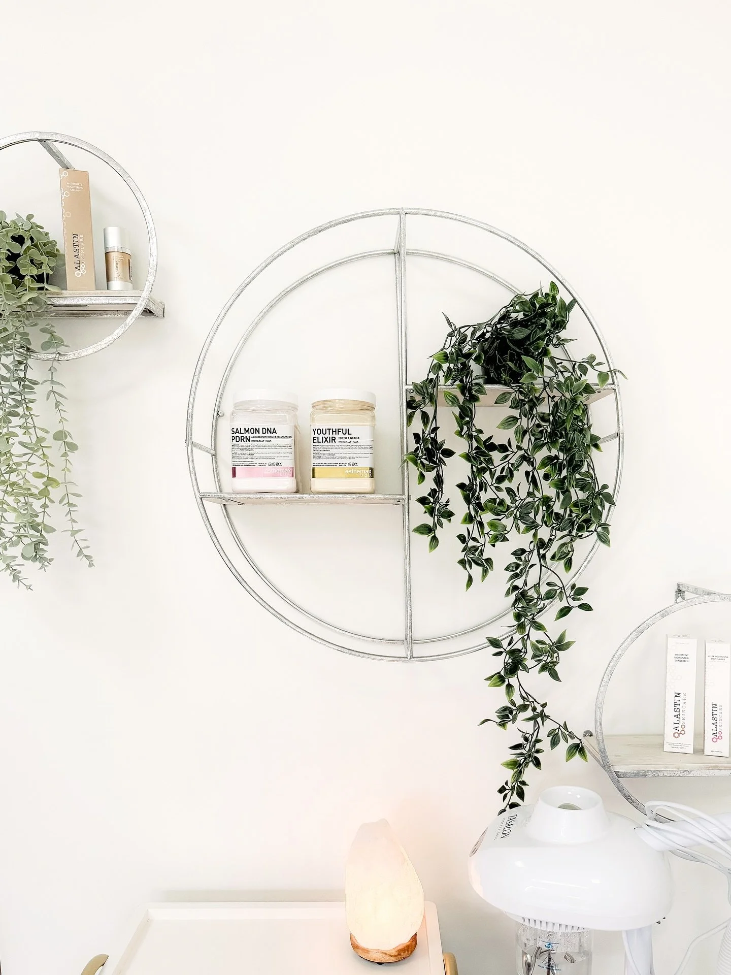 Enhance Your Facial with an Esthemax HydroJelly® Face Mask Add-Onβ¨
We believe in delivering more than just a facial— we provide a complete luxurious skin rejuvenation experience!
At your next facial ask us about an Esthemax HydroJelly®