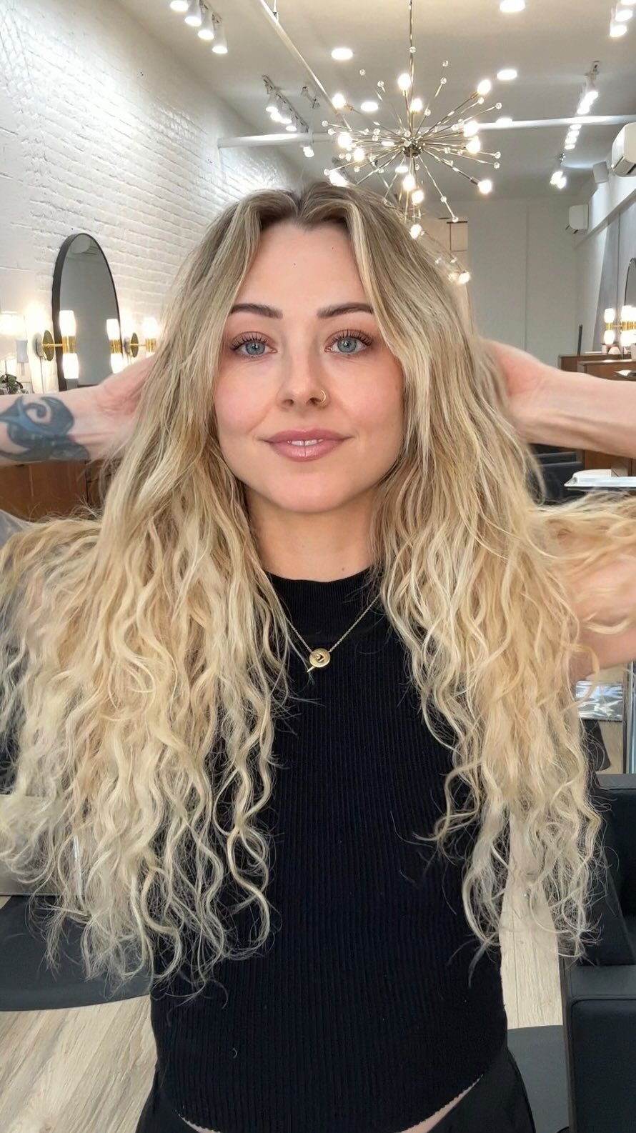 First of all, I’m obsessed. Anyone that knows anything about me knows I’m literally a crazy client about my hair (sorry 😇)
I went to see @briannedubehair the owner of @dubenewyork after getting my color done by @mykeldwa
She did it i
