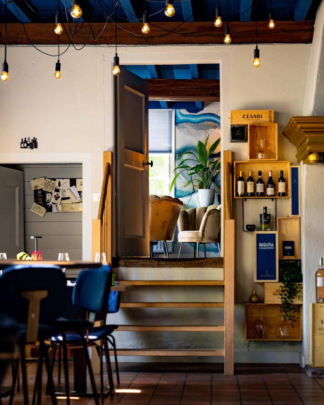 Vrijdag.
Voor wijn, een aantal gangen of gewoon een goed begin van het weekend.

#bistrodekoetsier #boxtel #bistrovibes