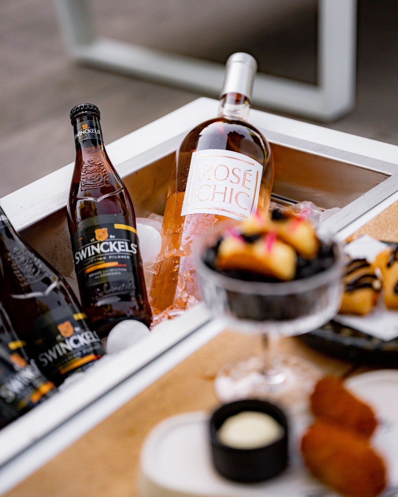 Na regen komt... ros&eacute;!
De zon laat zich eindelijk weer zien en het terras lonkt.

Tijd voor lunch, een goed glas wijn en zomerse borrelmomenten in Boxtel.
&rarr; Reserveren mag, binnenlopen ook.

#bistrodekoetsier #zomerdag #terrasweer #lunchi