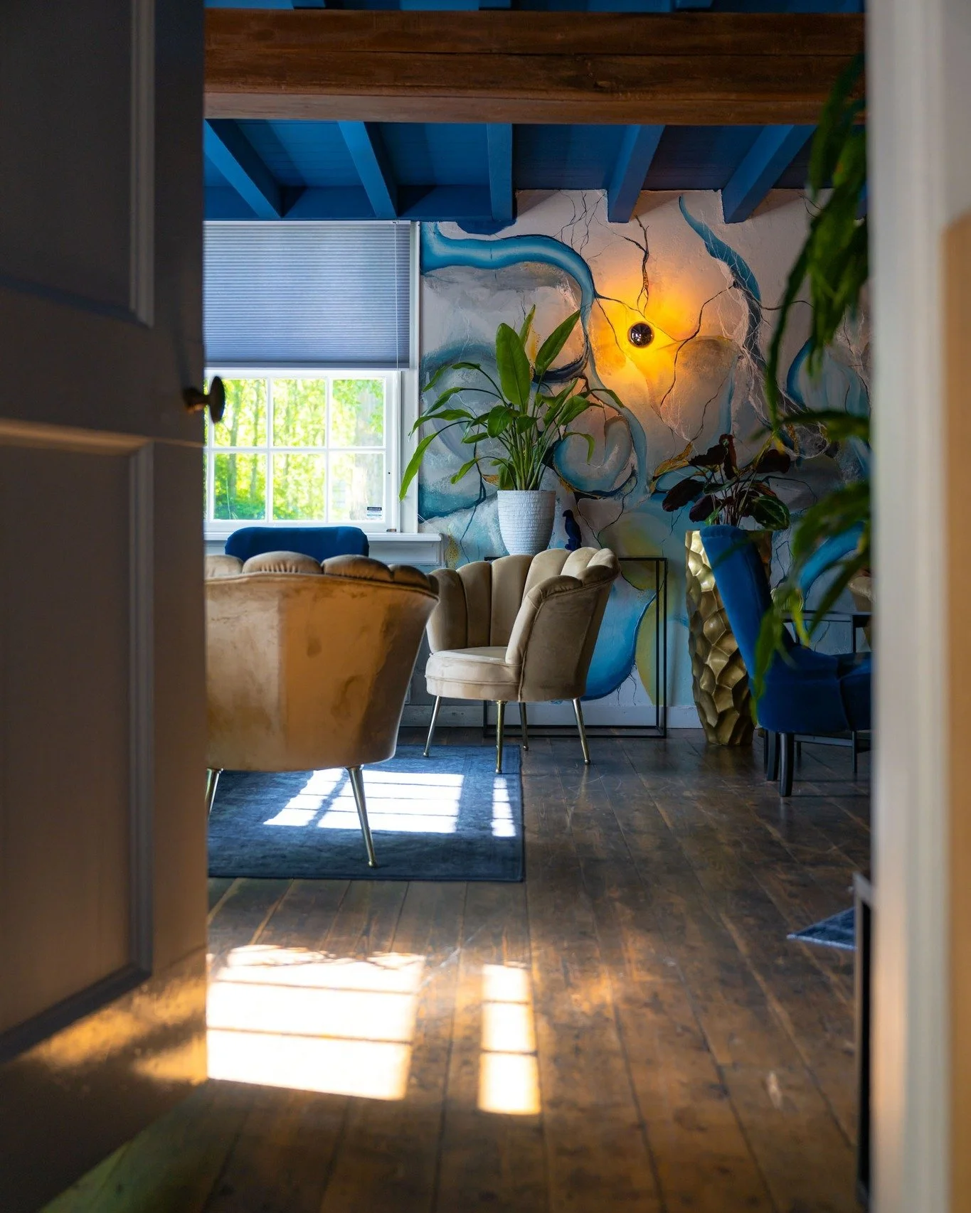 Een plek voor een rustig moment. 🍷
Onze opkamer is perfect voor een aperitief vóór het diner, of een goed glas na afloop.
Neem plaats, bestel iets moois, en laat de avond beginnen (of juist niet eindigen).
#bistrodekoetsier #boxtel #a