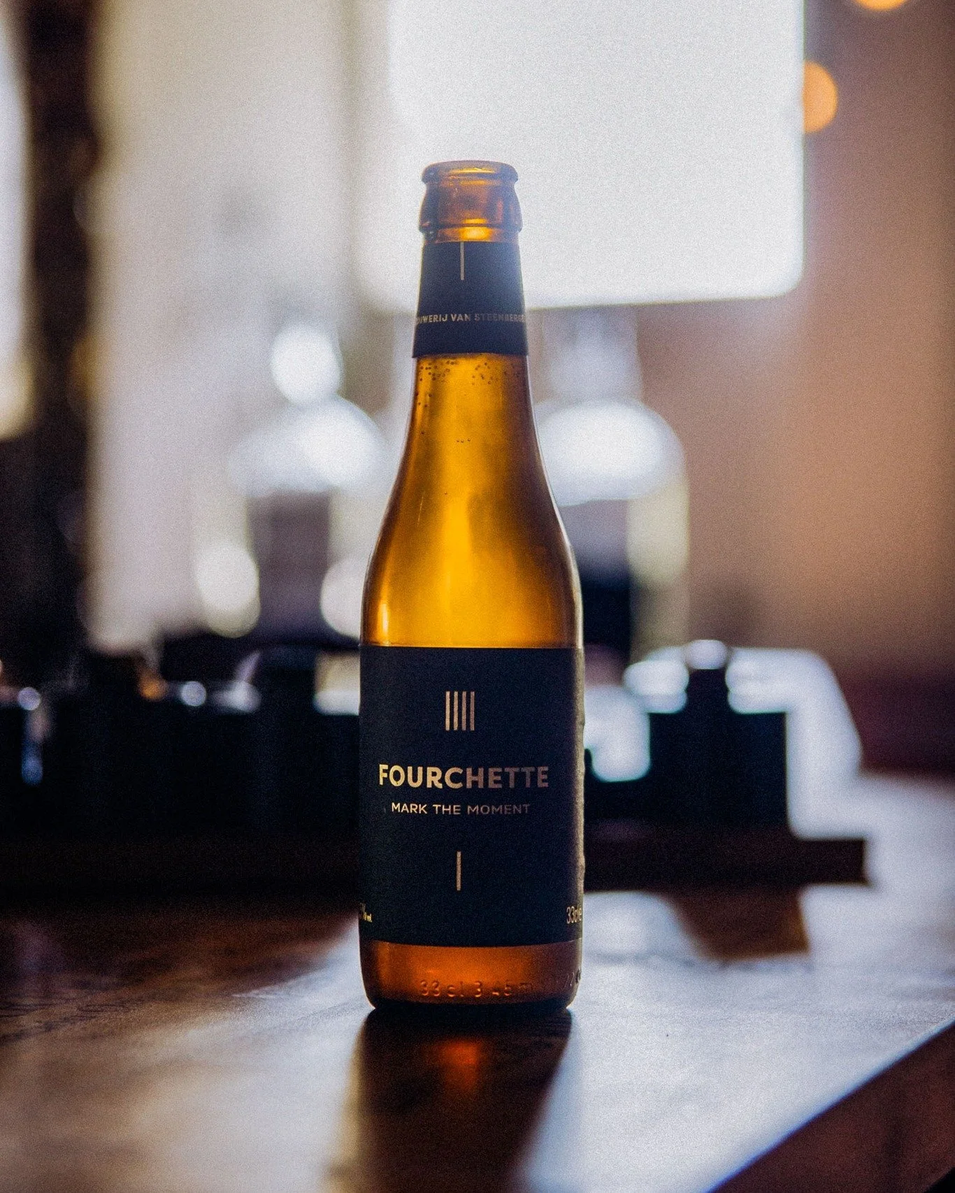 ZATERDAG? Tijd voor @fourchette.beer 🍺 met dit bijzondere bier, een vol‑waardige multigrain tripel van Brouwerij Van Steenberge, zacht bitter met een verfrissende twist. 

Perfect voor bij een gerecht, of gewoon zo.
Zien we je vanmiddag of vanavond?