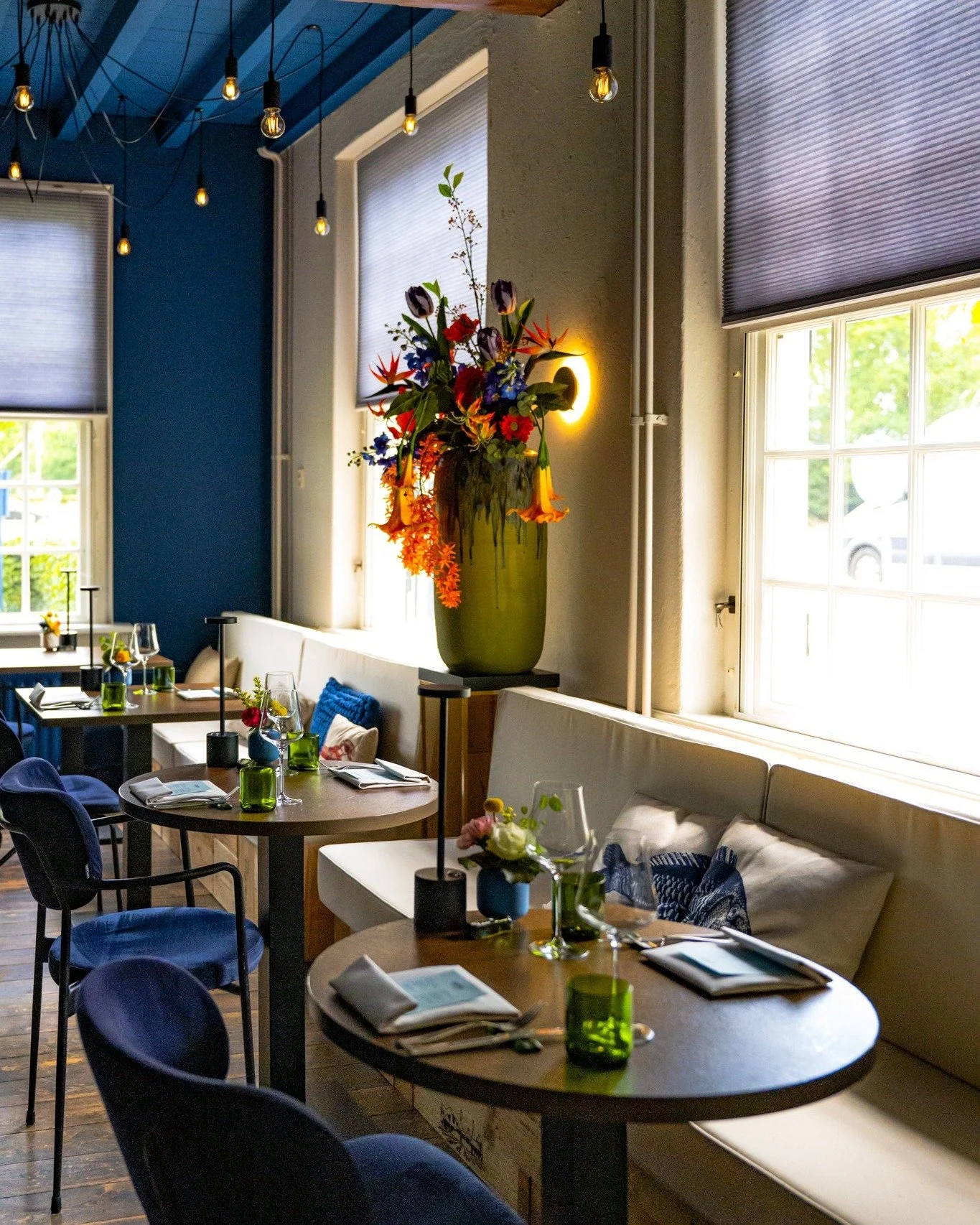 De wind giert, de kou snijdt maar binnen bij De Koetsier is het gezellig, warm &eacute;n lekker! Kom genieten van een lange lunch of een sfeervol diner.

&rarr; www.bistrodekoetsier.nl

#bistrodekoetsier #boxtel #zaterdagavond #lunchen #dineren #culi