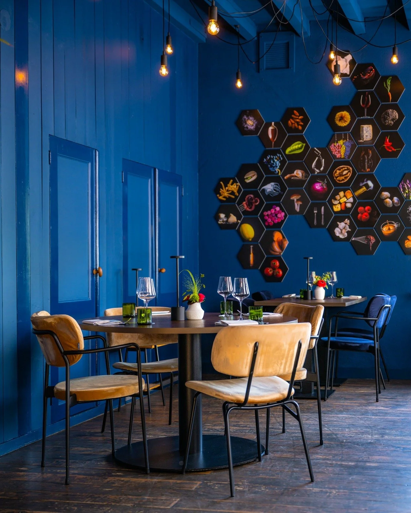 Vanavond Valentijn. ❤️
En door een annulering is er n&eacute;t een tafel vrijgekomen.
Een mooi diner, goed glas wijn erbij.
En gewoon even samen.

📞 Reserveren kan alleen telefonisch: 0411-676282
(= echt de laatste plek)

#bistrodekoetsier #valentij