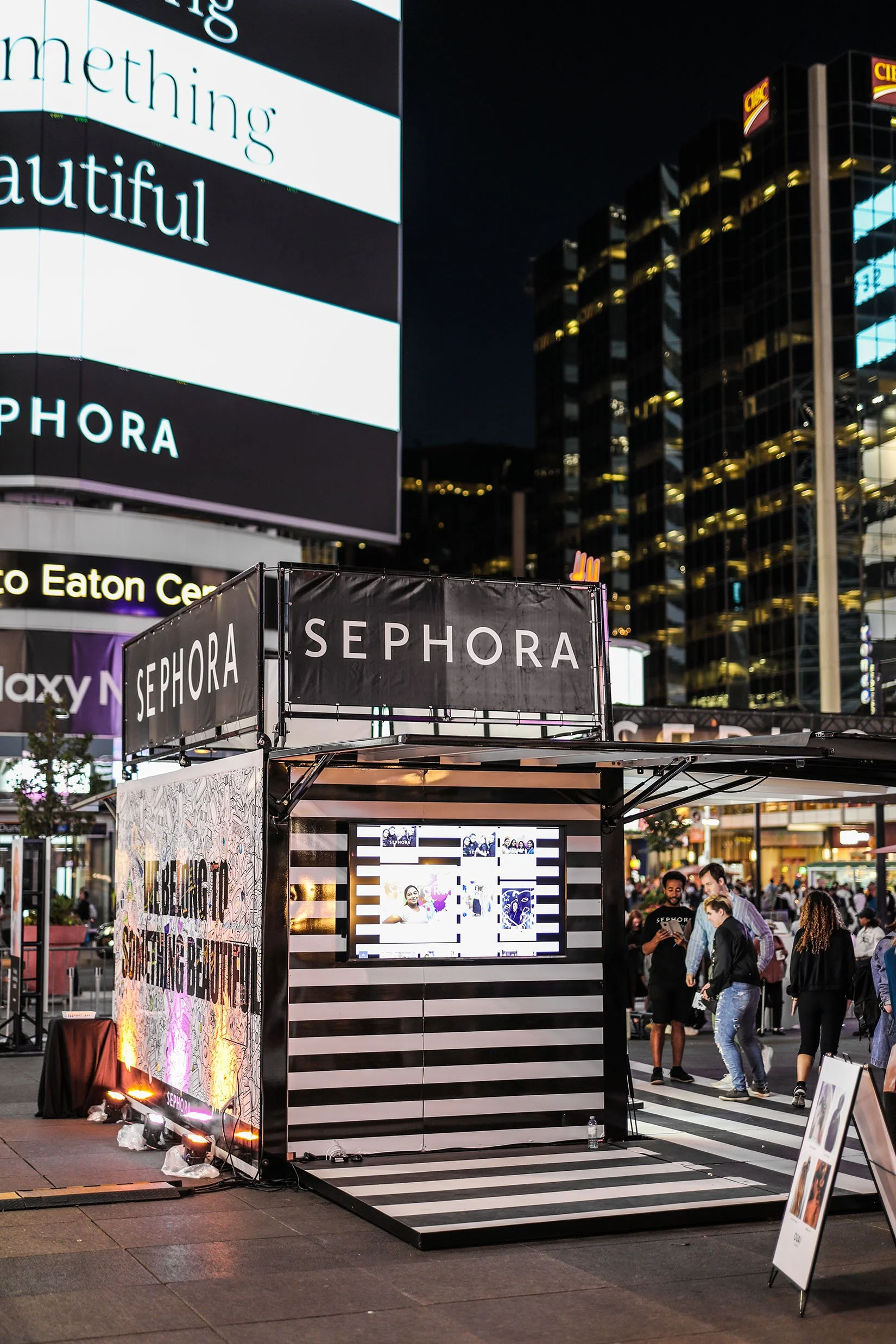 sephora-mobile-beauty-popup-shop-marketing-toronto-makeup-2019-loki-17.jpg