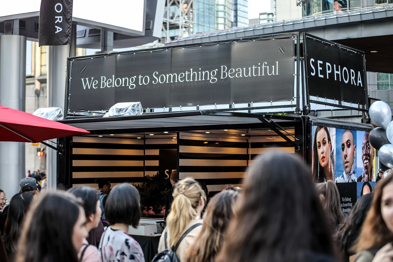 sephora-mobile-beauty-popup-shop-marketing-toronto-makeup-2019-loki-01.jpg