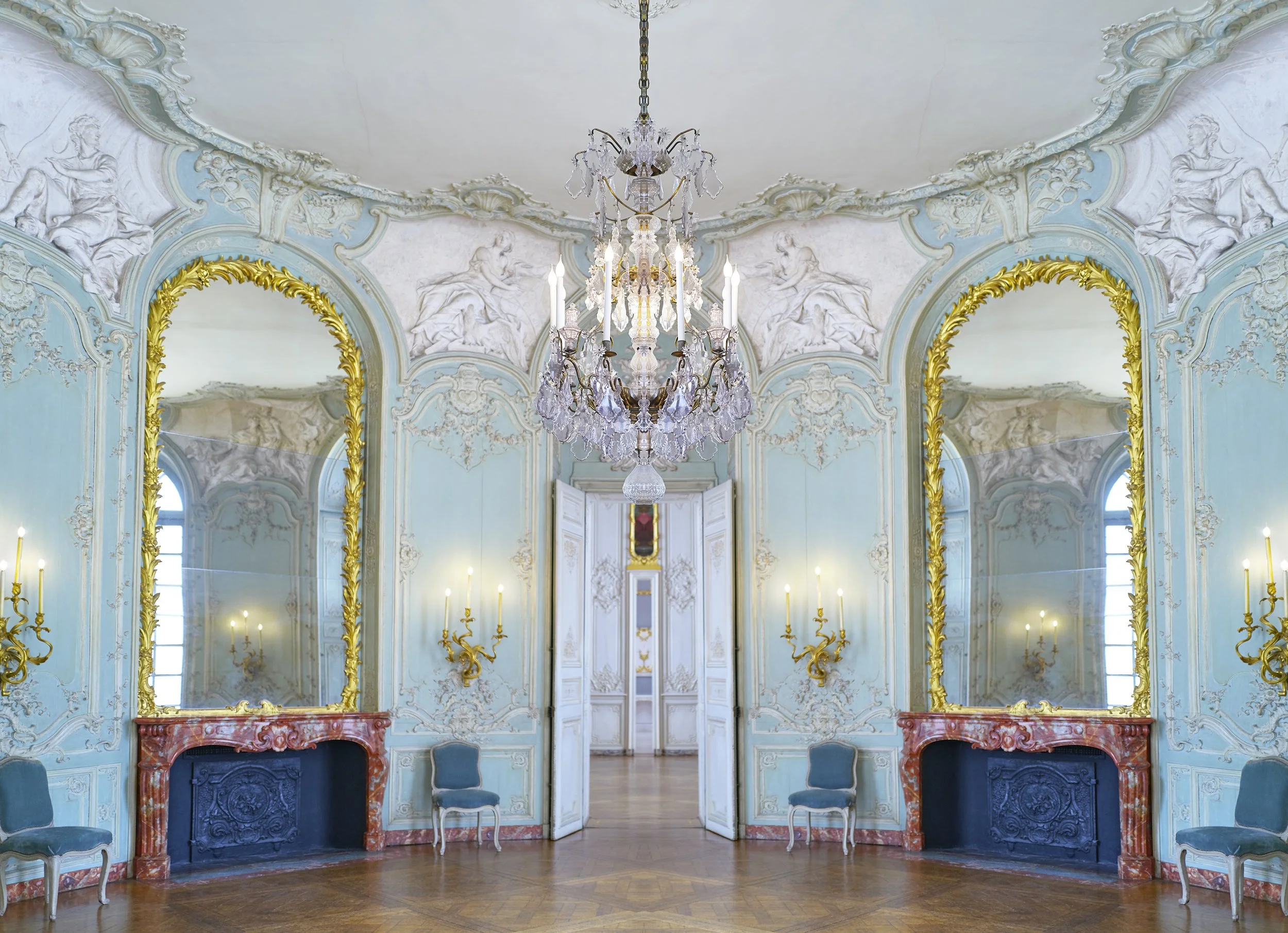 Les Chaises Bleues II LVK.jpg