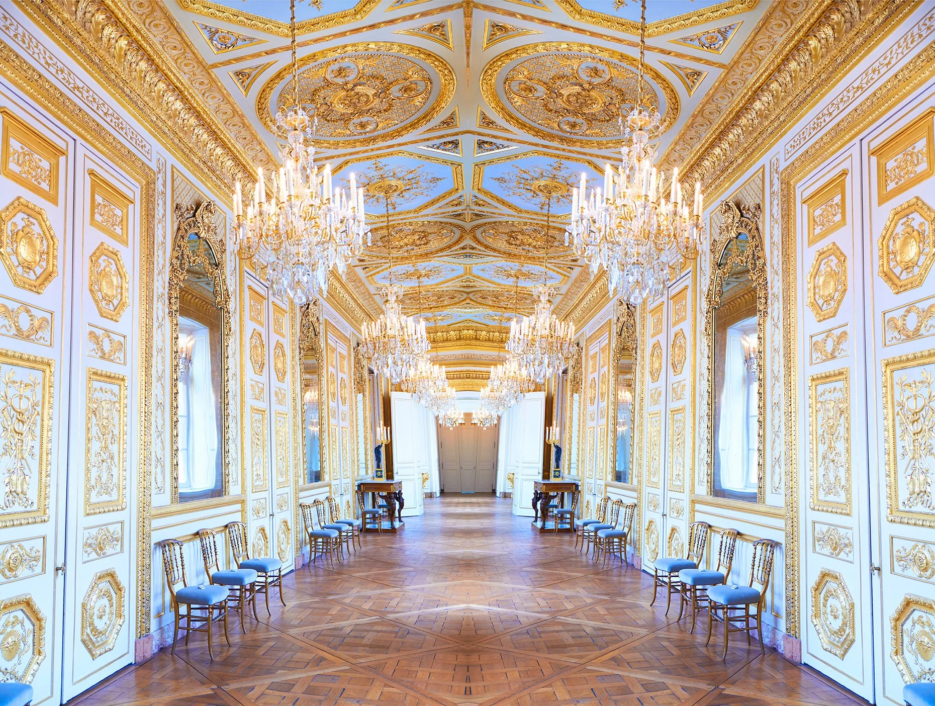 Les-Chaises-Bleus-2021curve.JPG