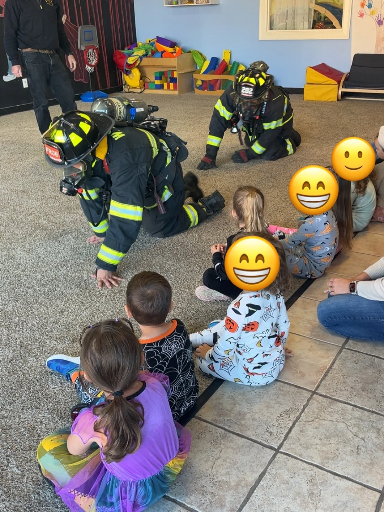 🔥 Fire Safety Week at Antzy Pantz! 🔥
A huge thank you to the West Crescent Volunteer Fire Department for stopping by to teach our students all about fire safety! 🚒👩&zwj;🚒
The kids learned important safety tips, met real firefighters, and even go