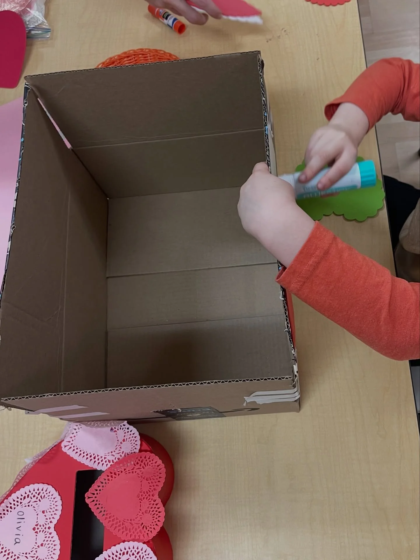 Decorating our boxes for Valentine's Day ❤️💕❤️💕

#AntzyPantzPreschool #CliftonParkNY #LearningThroughPlay
