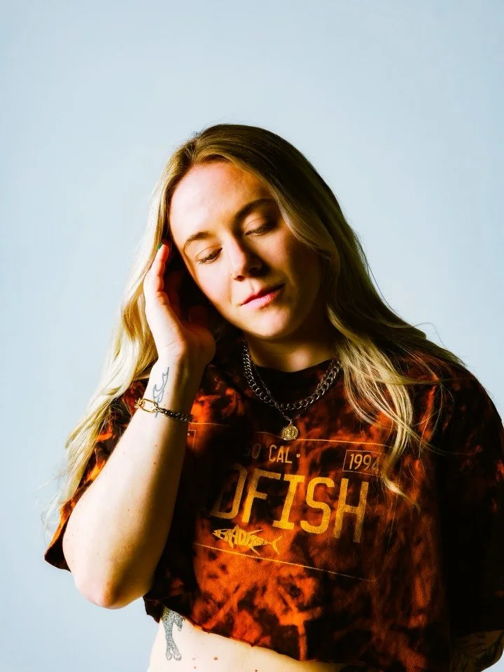 Denim, boots, badfish tee, easy studio vibes with Sarah. ✨

@keeth_legend 

#studiovibes #portraitsession #denverphotographer #coloradocreatives