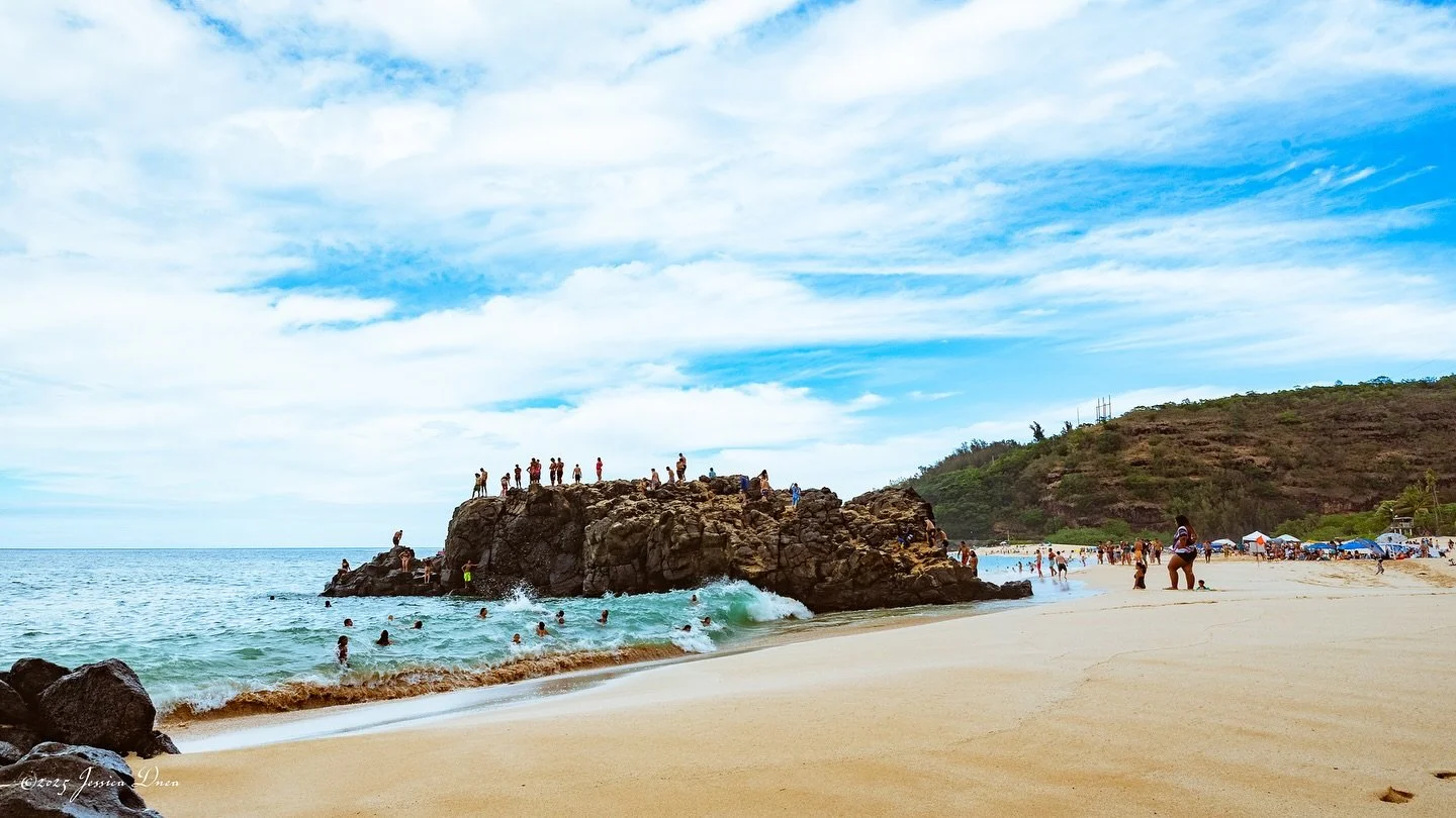 The energy at Waimea Bay. Oahu, HI

#waimeabay #northshoreoahu #oahulife
#hawaiibeaches #islandvibes #beachday
#cliffjumping #rockjumping #oceanplay
#travelhawaii #paradise #summervibes
#saltwatertherapy #beachcrowd #fromwhereistand
#documentaryphoto