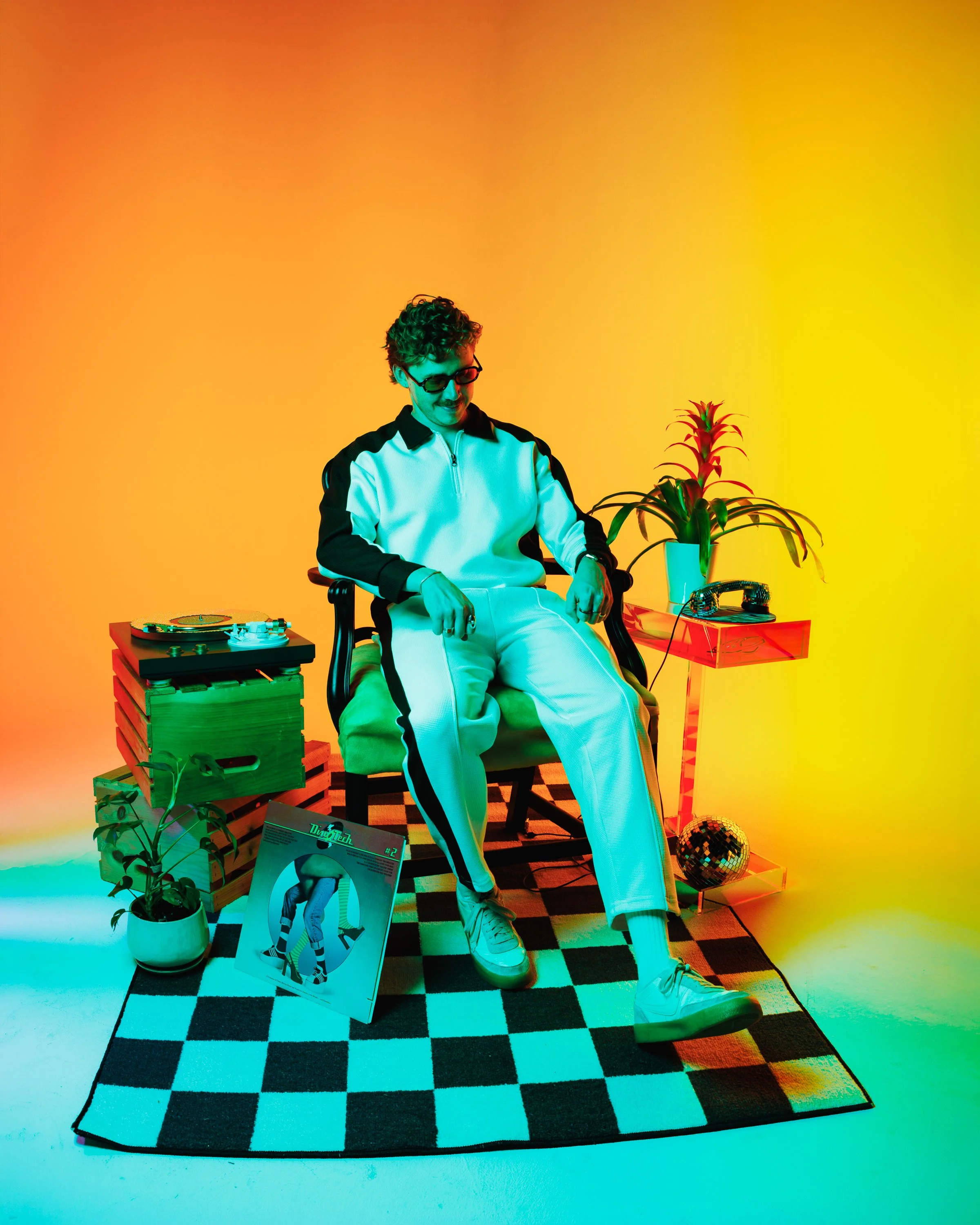 denver-photography-press-studio-pure-colors-white-outfit-checkerboard-floor-jessica-dnea-002.jpg
