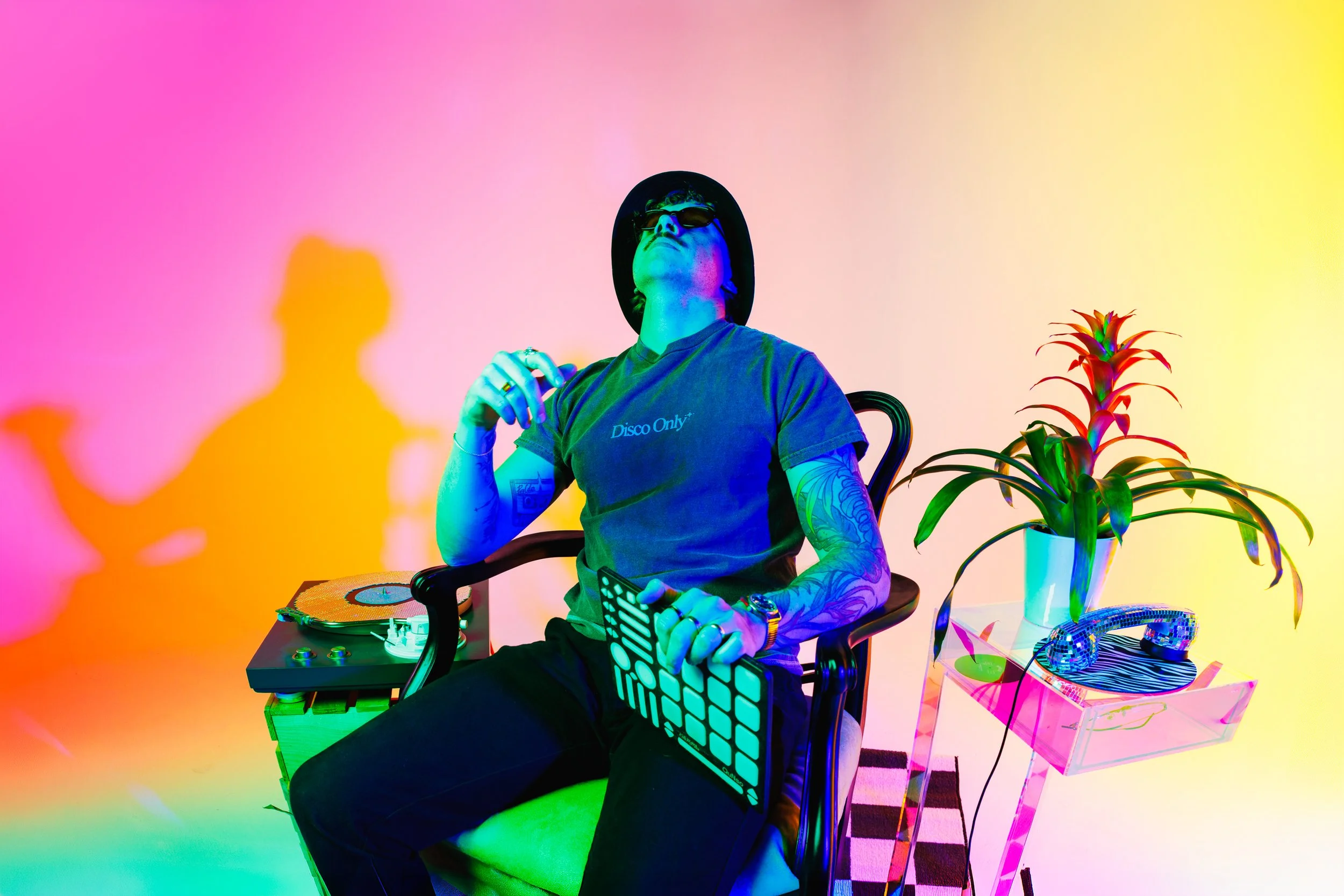 denver-photography-press-studio-pure-colors-pointing-upward-sunglasses-jessica-dnea-008.jpg