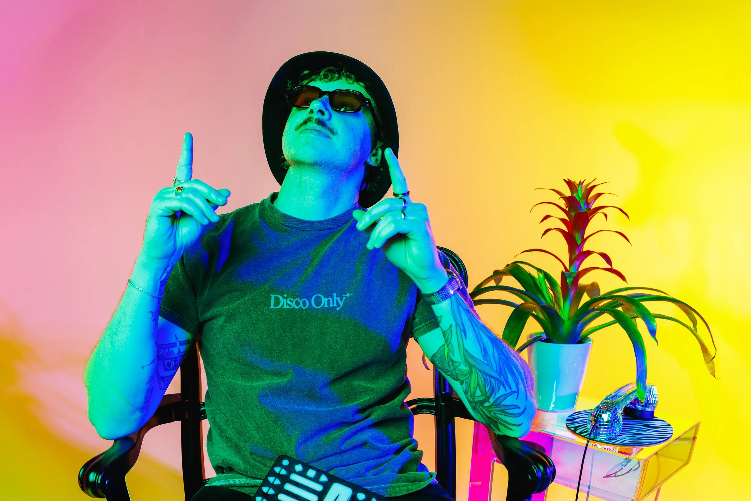 denver-photography-press-studio-pure-colors-chair-pink-wall-shadow-jessica-dnea-007.jpg