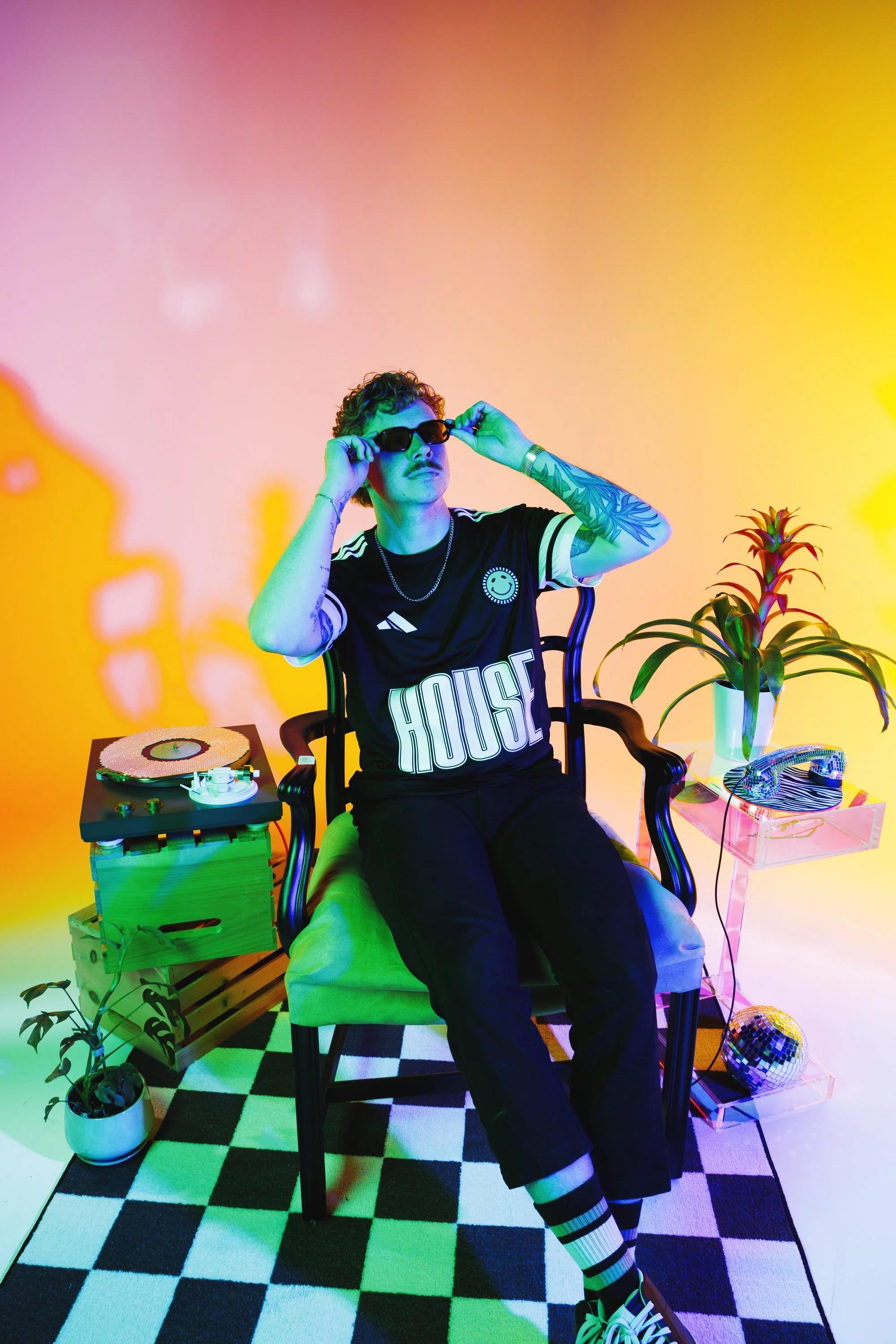 denver-photography-press-studio-pure-colors-black-graphic-shirt-checkerboard-jessica-dnea-012.jpg