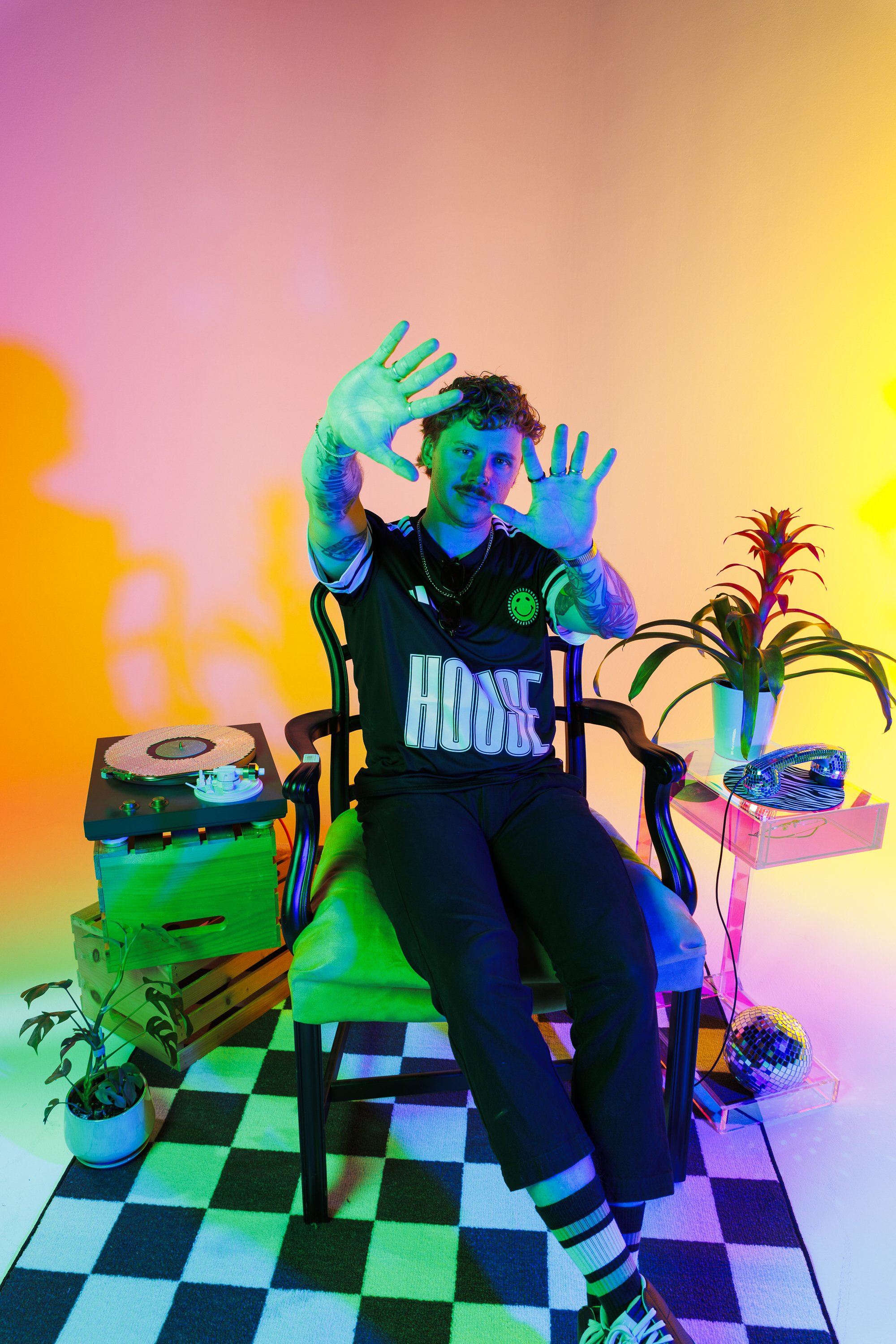  denver-photography-press-studio-pure-colors-open-hands-black-outfit-jessica-dnea-018.jpg