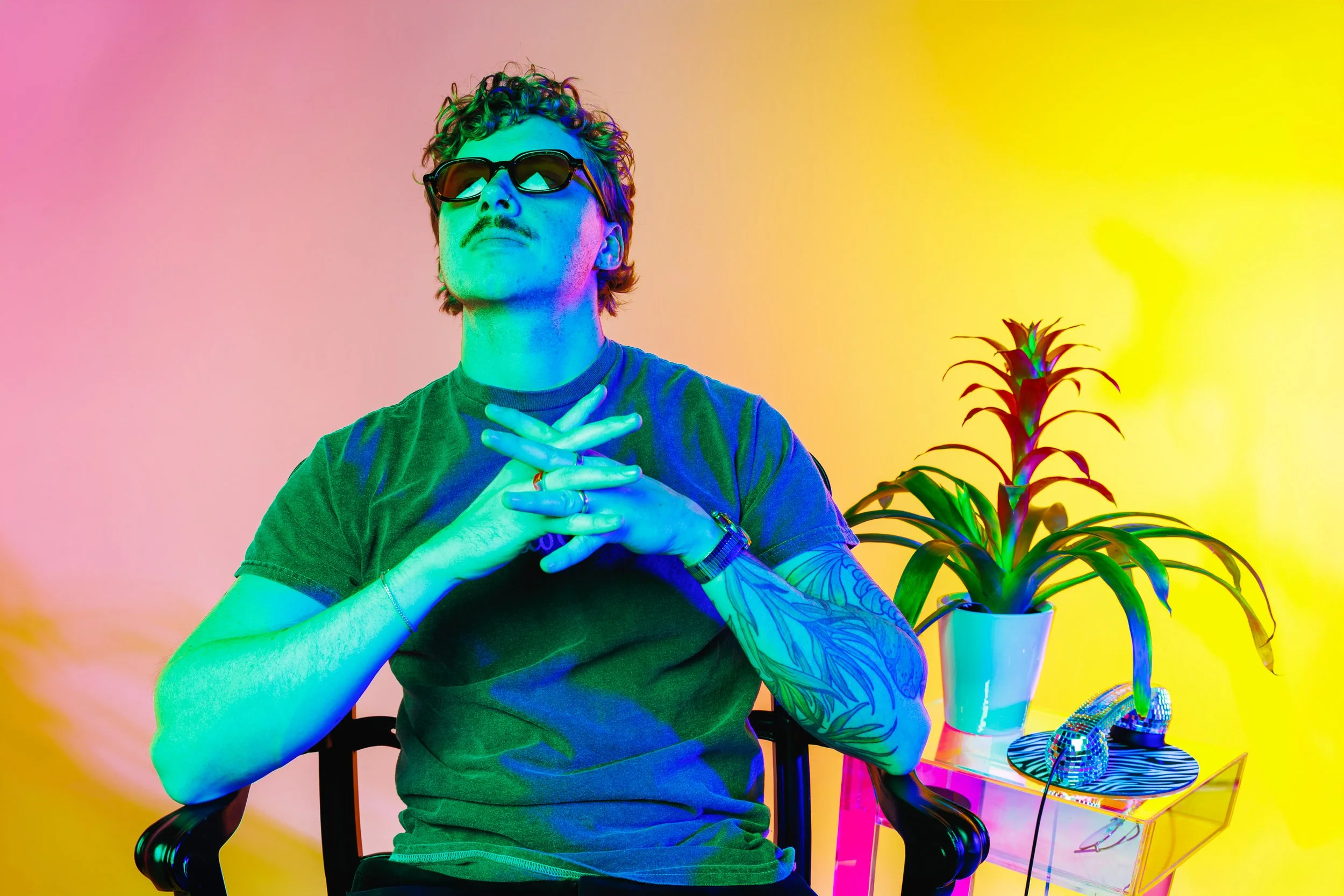 denver-photography-press-studio-pure-colors-sunglasses-chin-raised-jessica-dnea-020.jpg