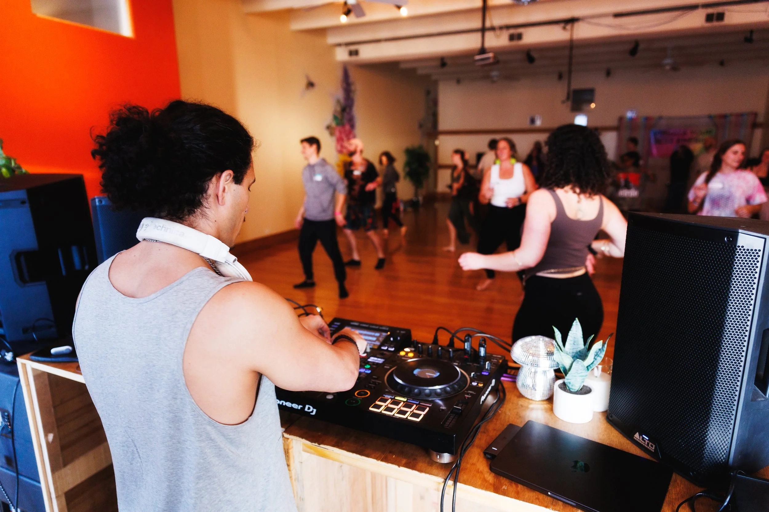 20260207_realize-light-ecstatic-dance_smith-jess_0021.jpg