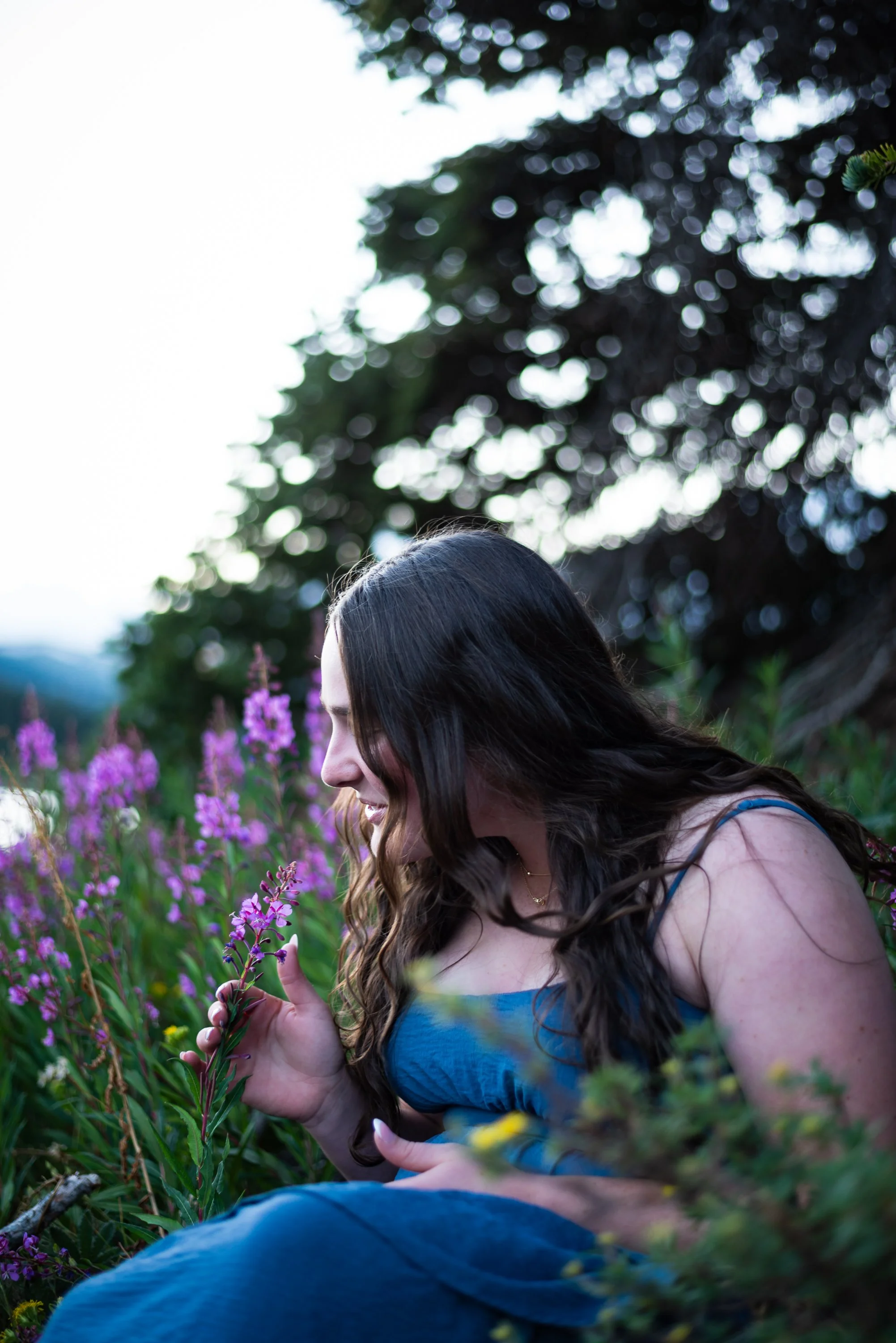 Colorado portrait session with natural backgrounds, confident posing, and personal images for senior photos, graduation portraits, and creative projects.