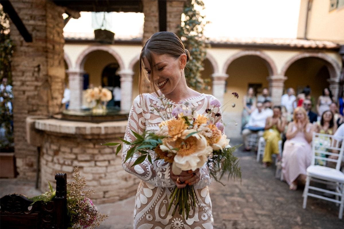 a-weddings, wedding, destination wedding, destination wedding planner, italy, italia, italian wedding, bride, bride smiling, smile, happy, bride holding flower bouquet, bouquet