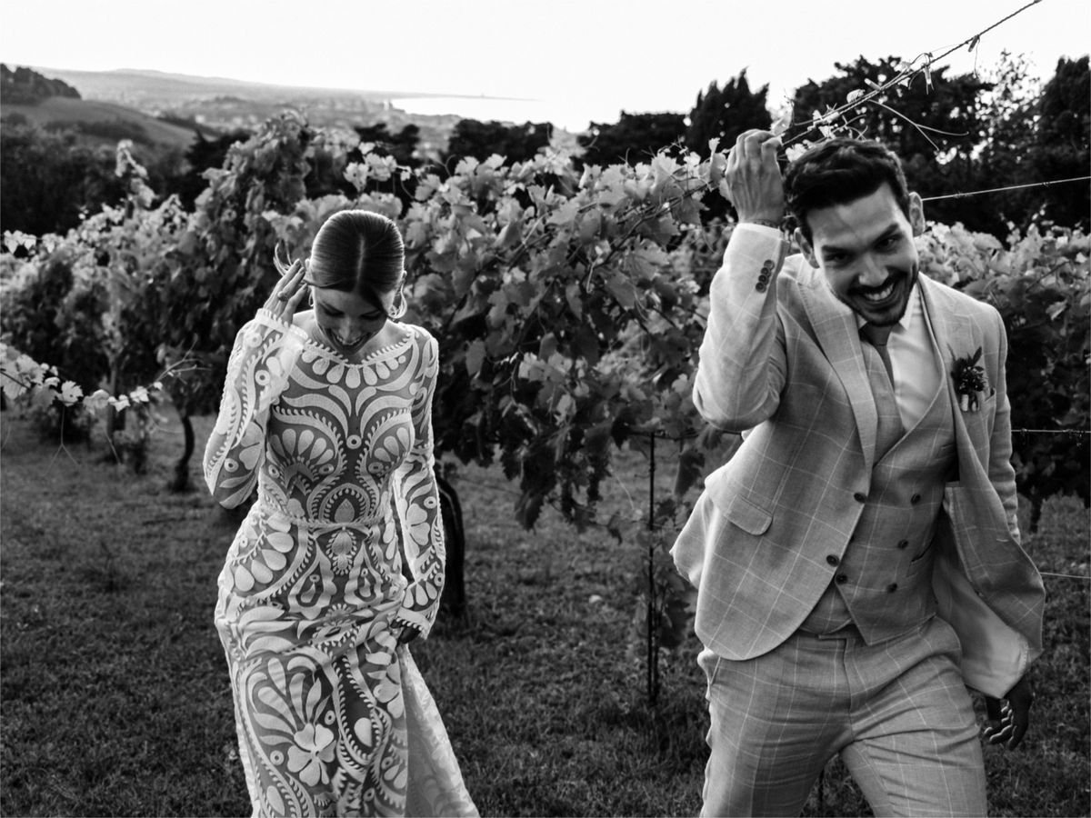 a-weddings, wedding, destination wedding, newly wed, bride, groom, bride and groom smiling, smiles, happy, black and white photography, wineyard, italy, italian wedding, conventino di gradara, gradara, italia
