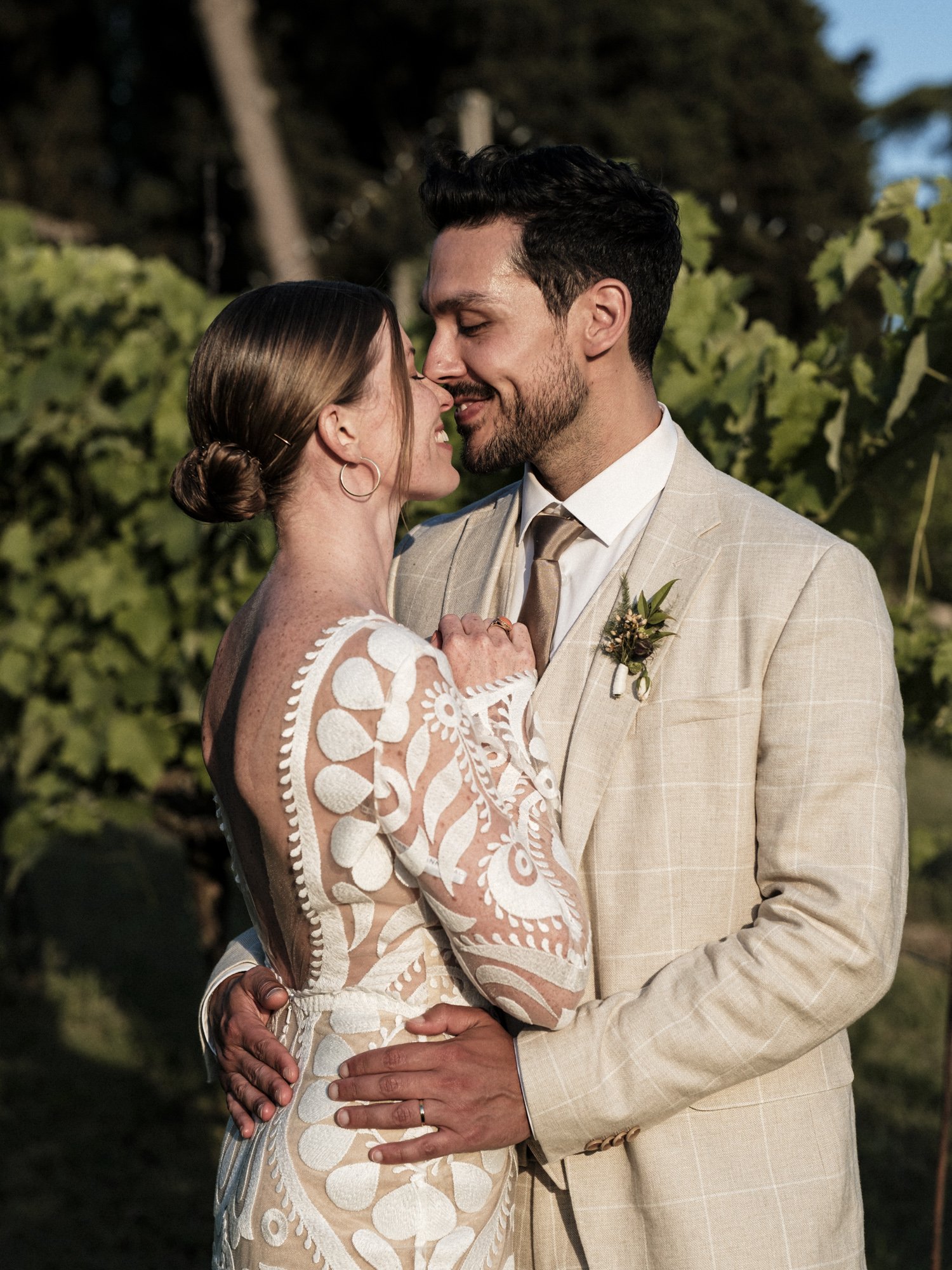 a-weddings, wedding, destination weddings, newly wed, bride, groom, bride and groom smiling, smiles, happy, love, wineyard, italy, italian wedding