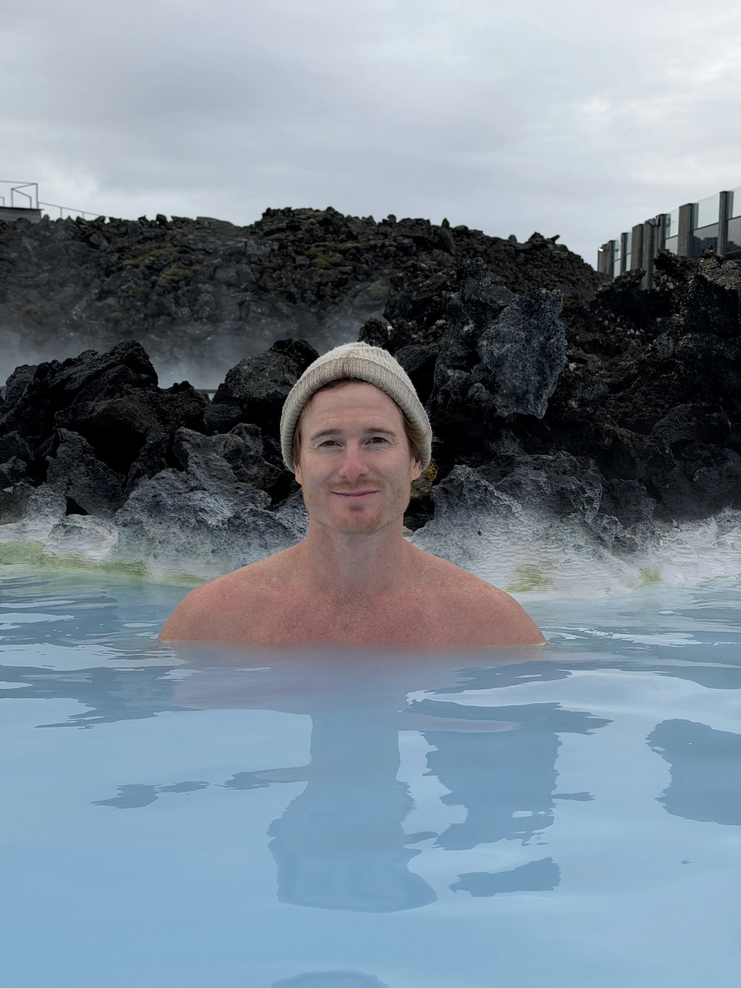 couple soaking in the blue lagoon thermal spa in Iceland