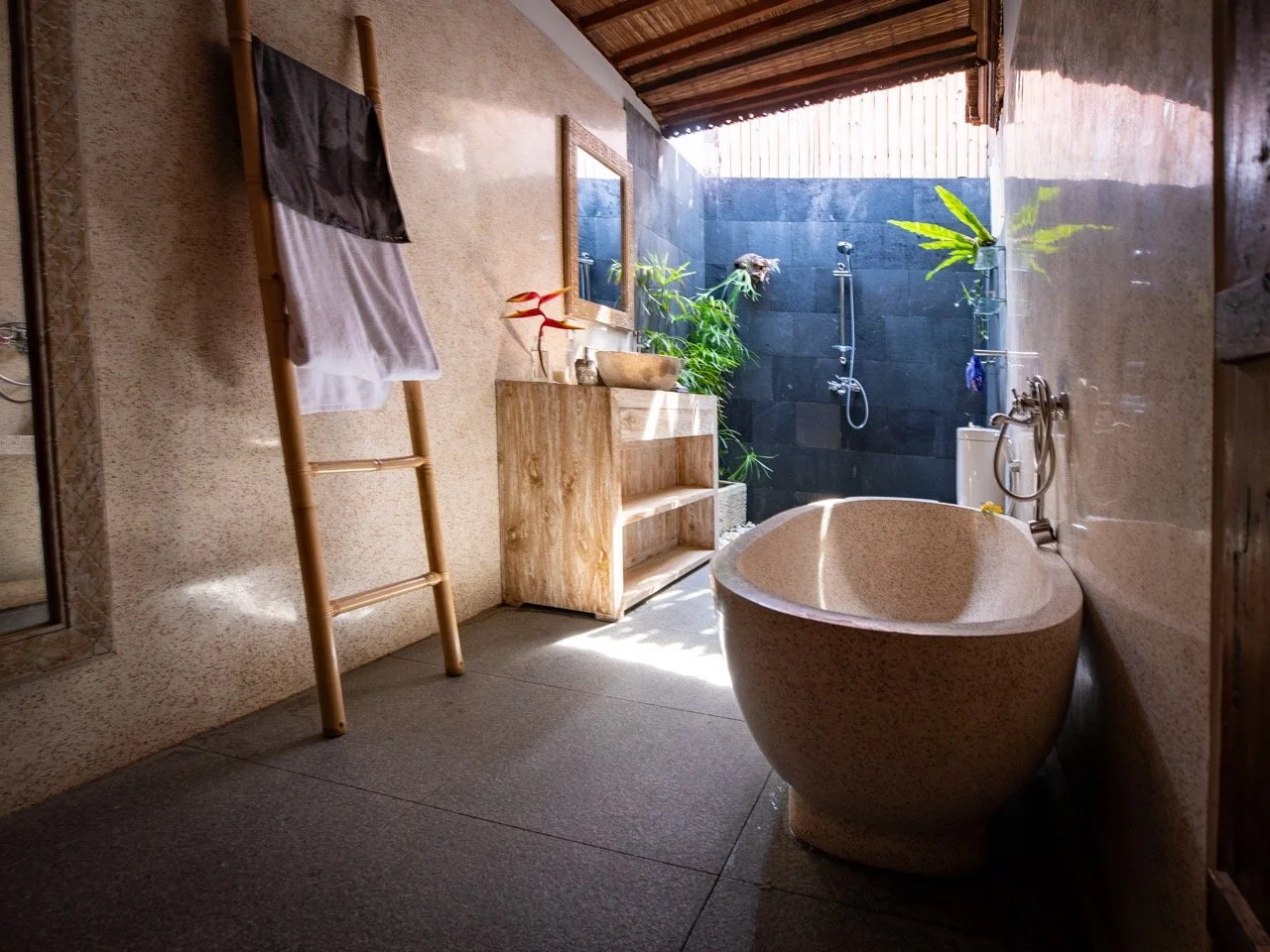 Joy-UbudAirbnb-30 Large.jpeg