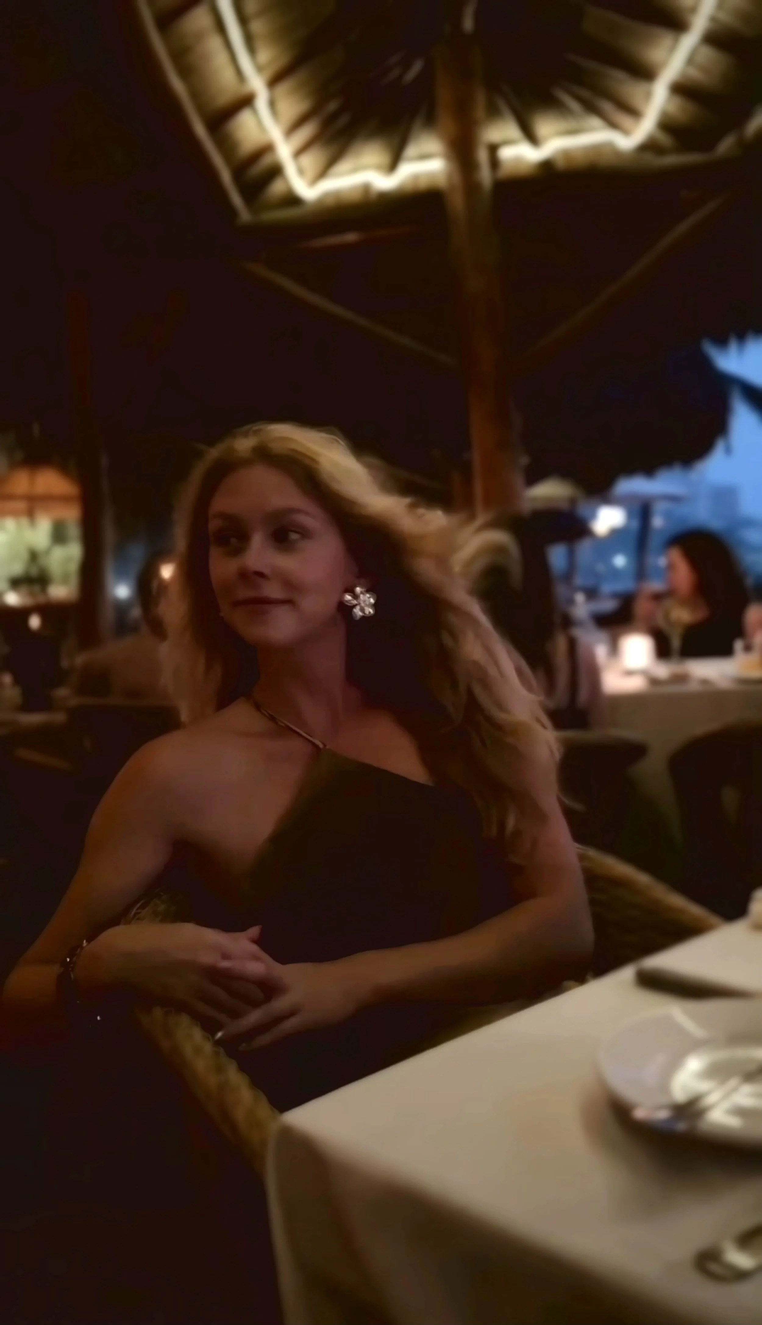 couple having dinner on the beach in Yelapa