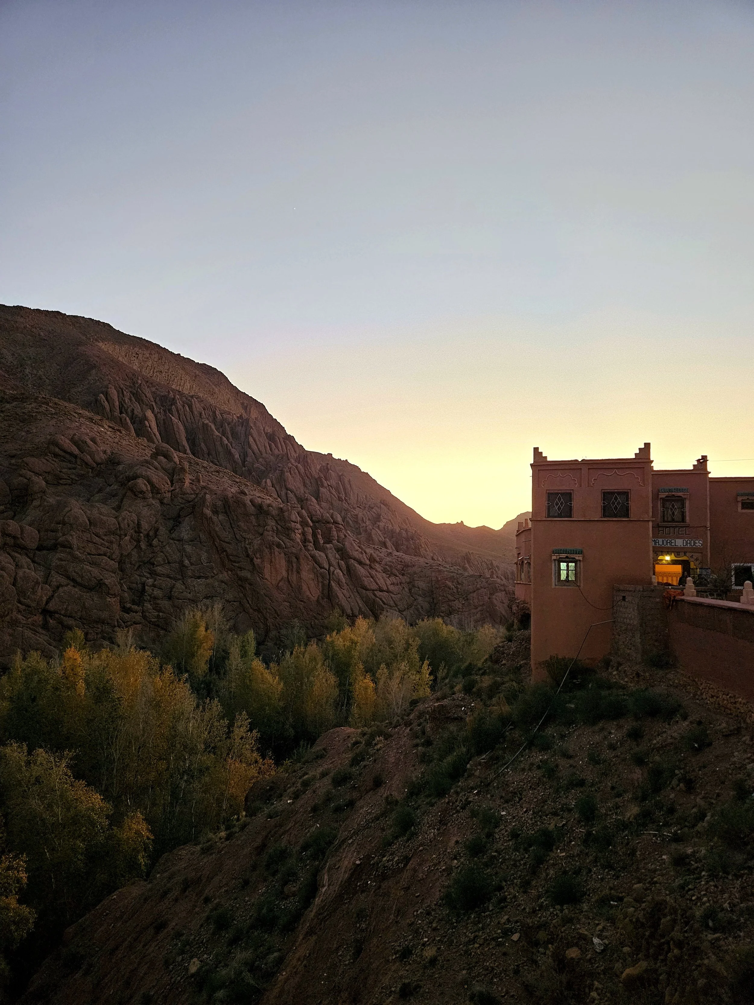 Scenic drive and overnight stop on the way to sahara desert