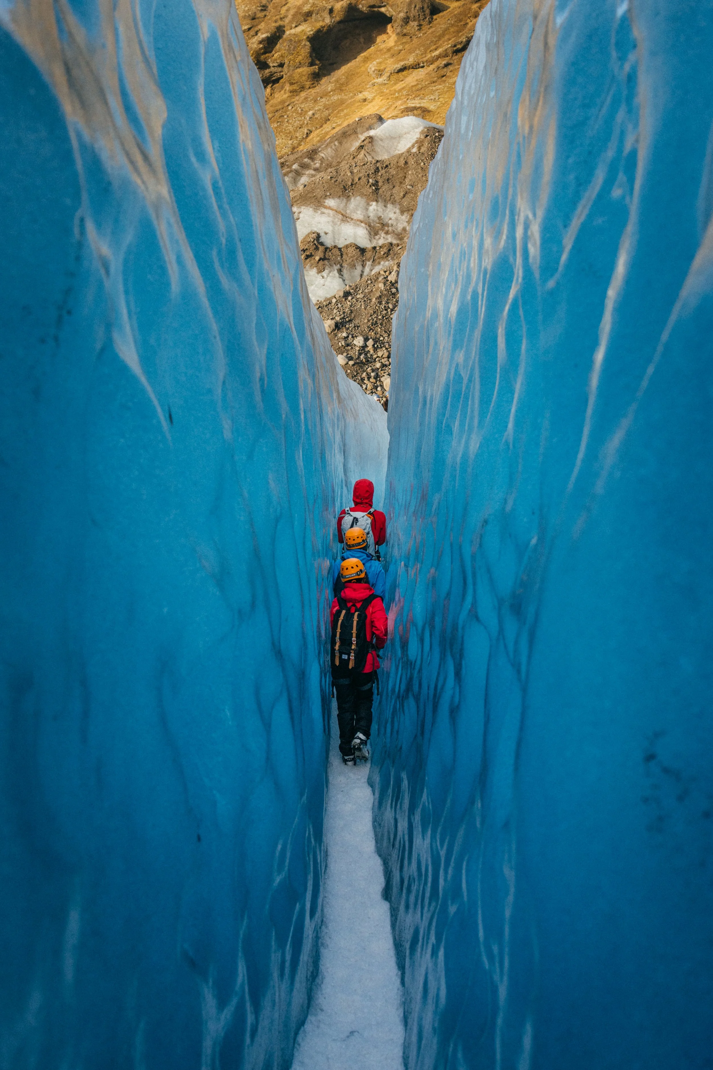 Wide view of an Icelandic glacier landscape