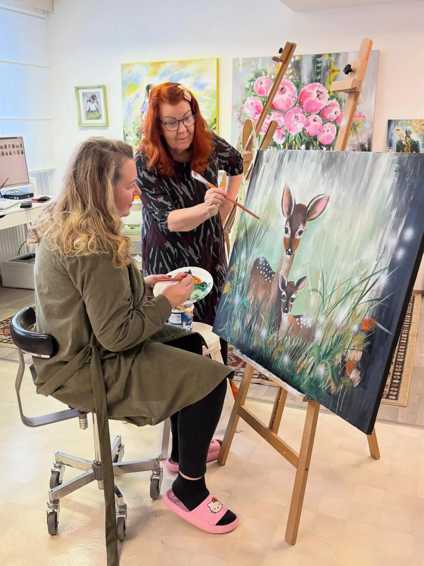 Kaksip&auml;iv&auml;inen taidekurssi takana ja syd&auml;n t&auml;ynn&auml; inspiraatiota. Ihanan ja innostavan P&auml;ivi Soikkelin ty&ouml;huoneella &ndash; kiitos t&auml;st&auml; luovasta kuplasta ❤️

#taidekurssi #luovuus #inspiraatio #taide #maal