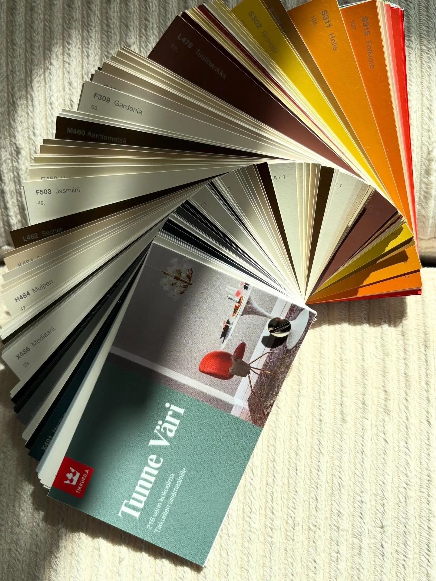 Mukavaa p&auml;iv&auml;&auml; sinne ruudun toiselle puolelle ❤️

#sisustus #sisustusideat @tikkurila_suomi #tunnev&auml;ri #sisustussuunnittelujyv&auml;skyl&auml; 
@interior_de_la_casa